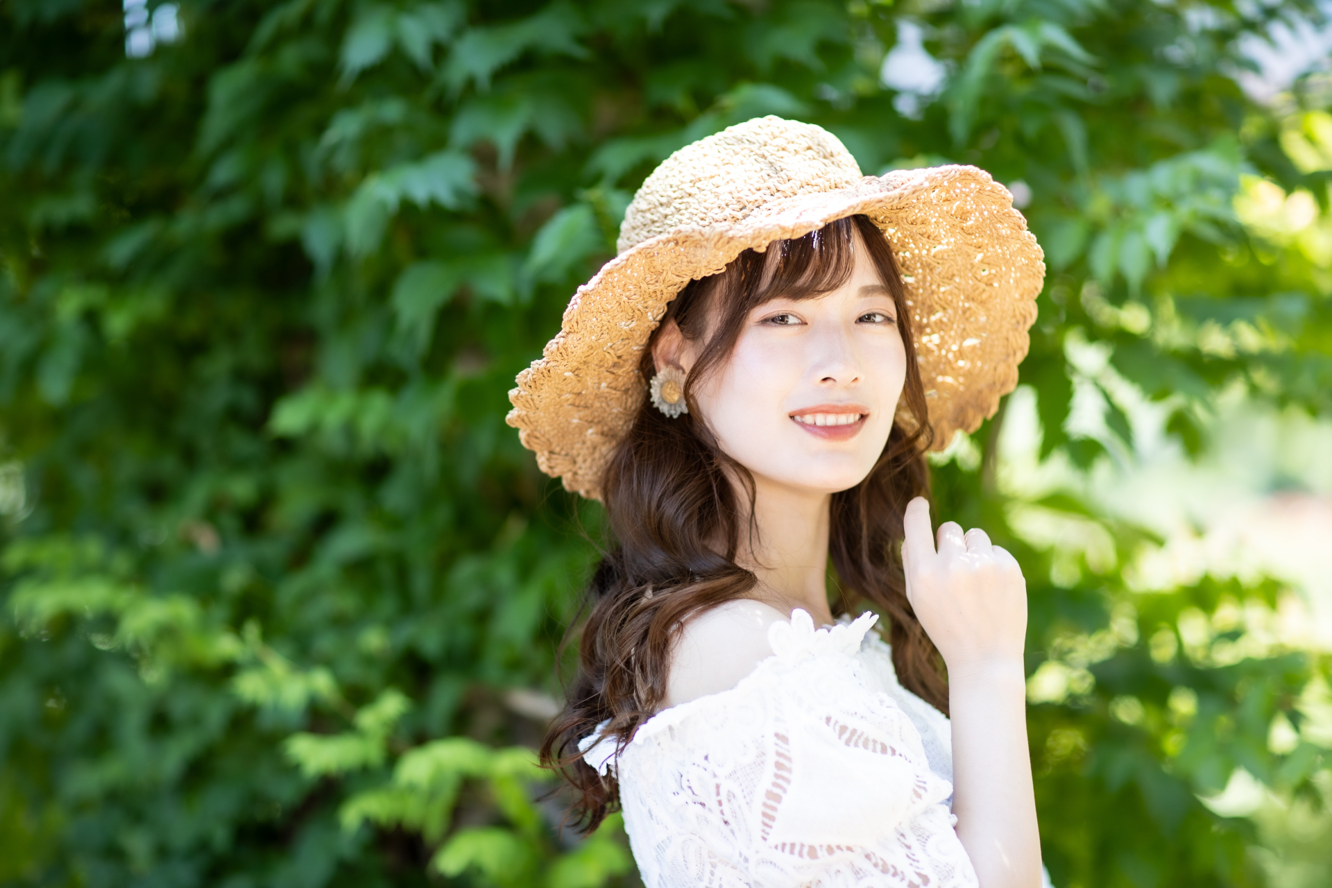 紫外線&塩素から髪を守る!美容師直伝の簡単テクニック