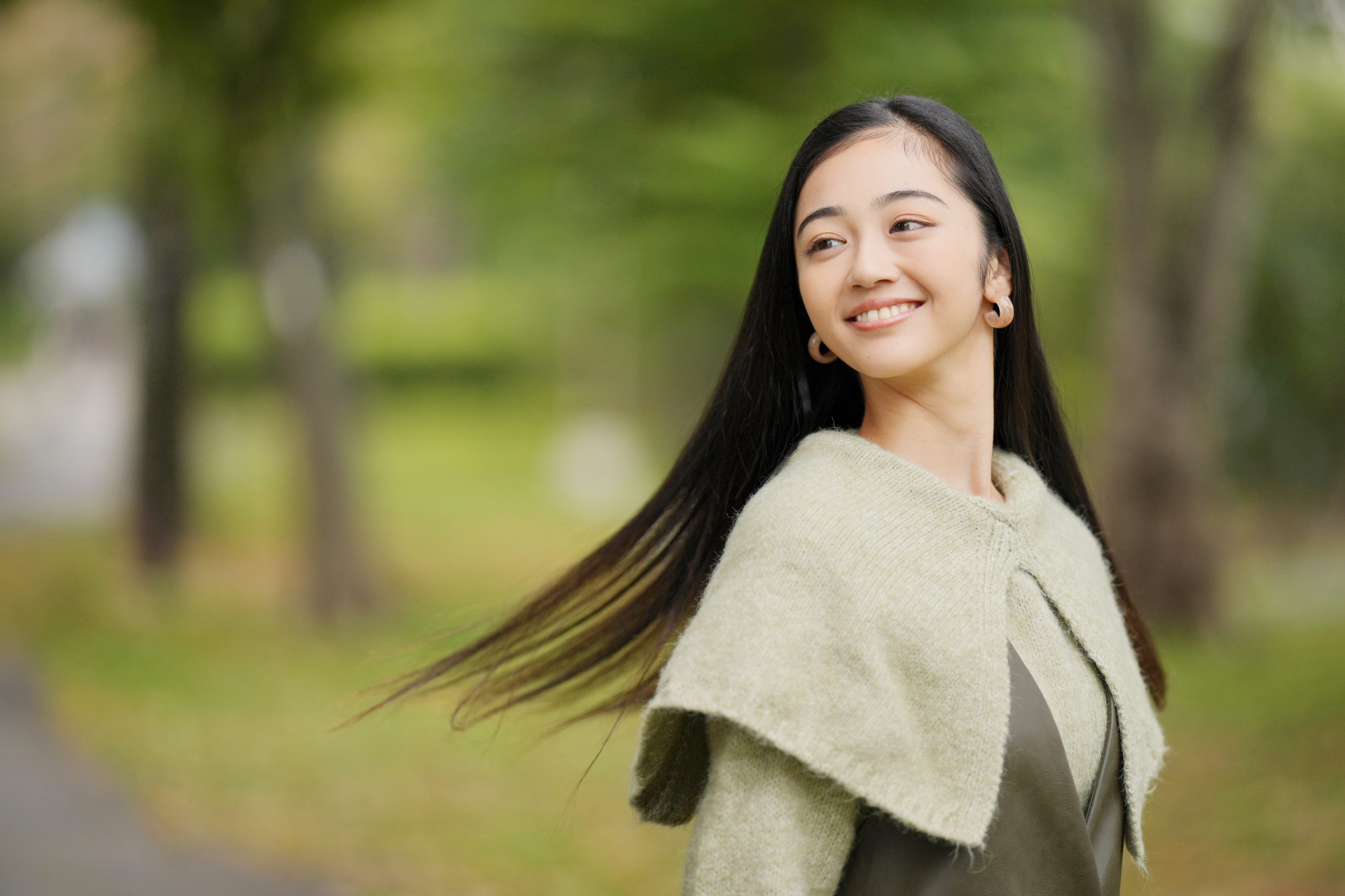 乾燥知らずのサラツヤ髪へ！秋に始めるヘアケア革命