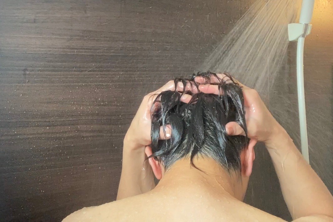冷水シャワーで差がつく！髪のツヤを引き出すヘアケア術