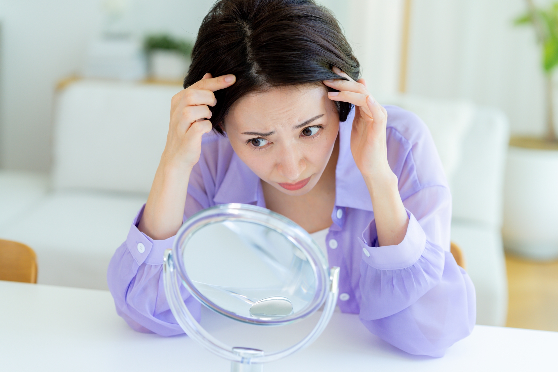 驚きのアプローチ！白髪を自然に隠すトレンドヘアカラーとは？
