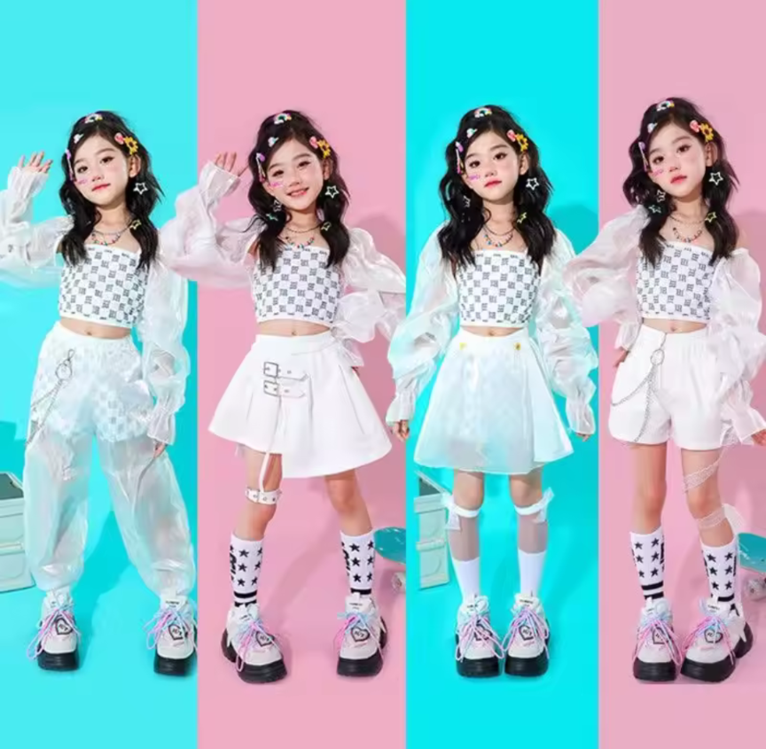 トレンド最前線のKPOP衣装登場！