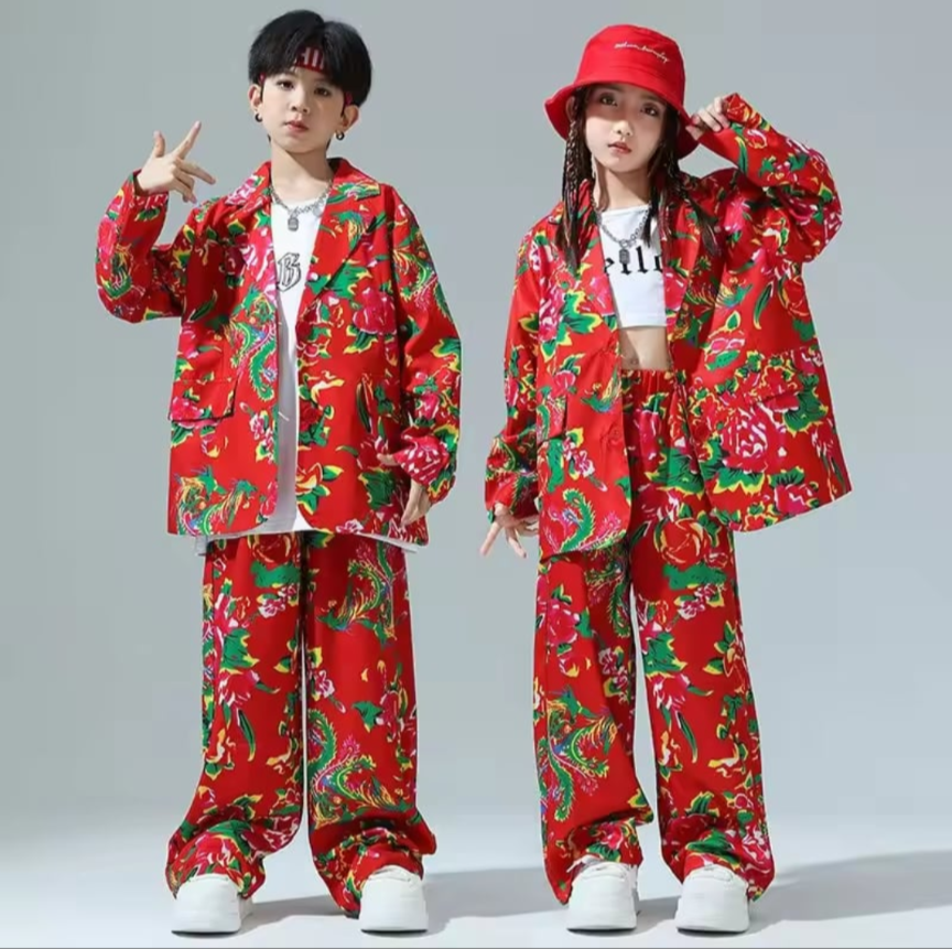 派手で個性的なダンス衣装！