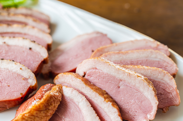 アレンジ自由自在!合鴨スモークの美味しい食べ方をご紹介