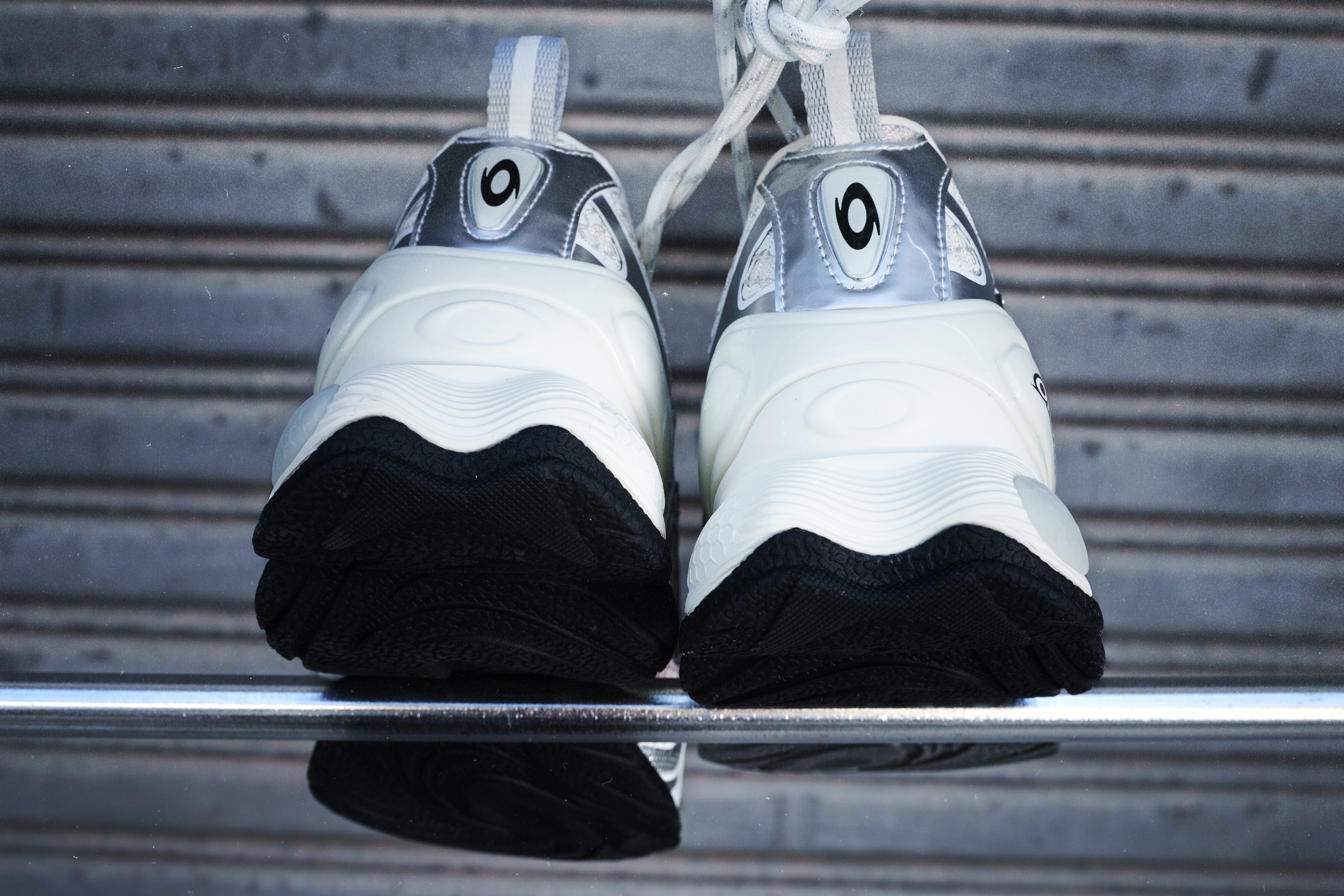 国内発送（1〜3日）はこちら