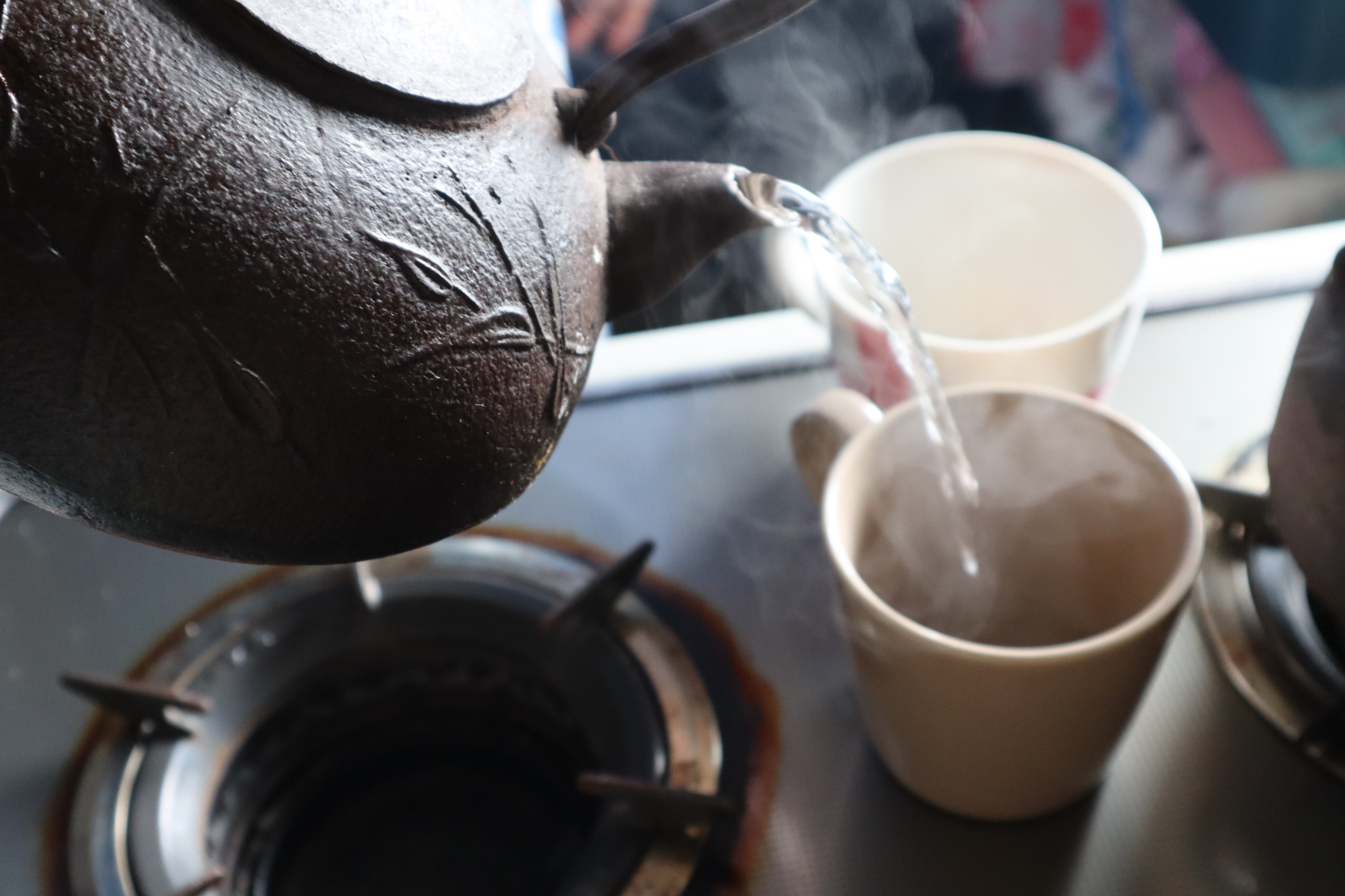 今日も毎日我が家は鉄瓶でお湯を沸かして作った白湯を飲みます