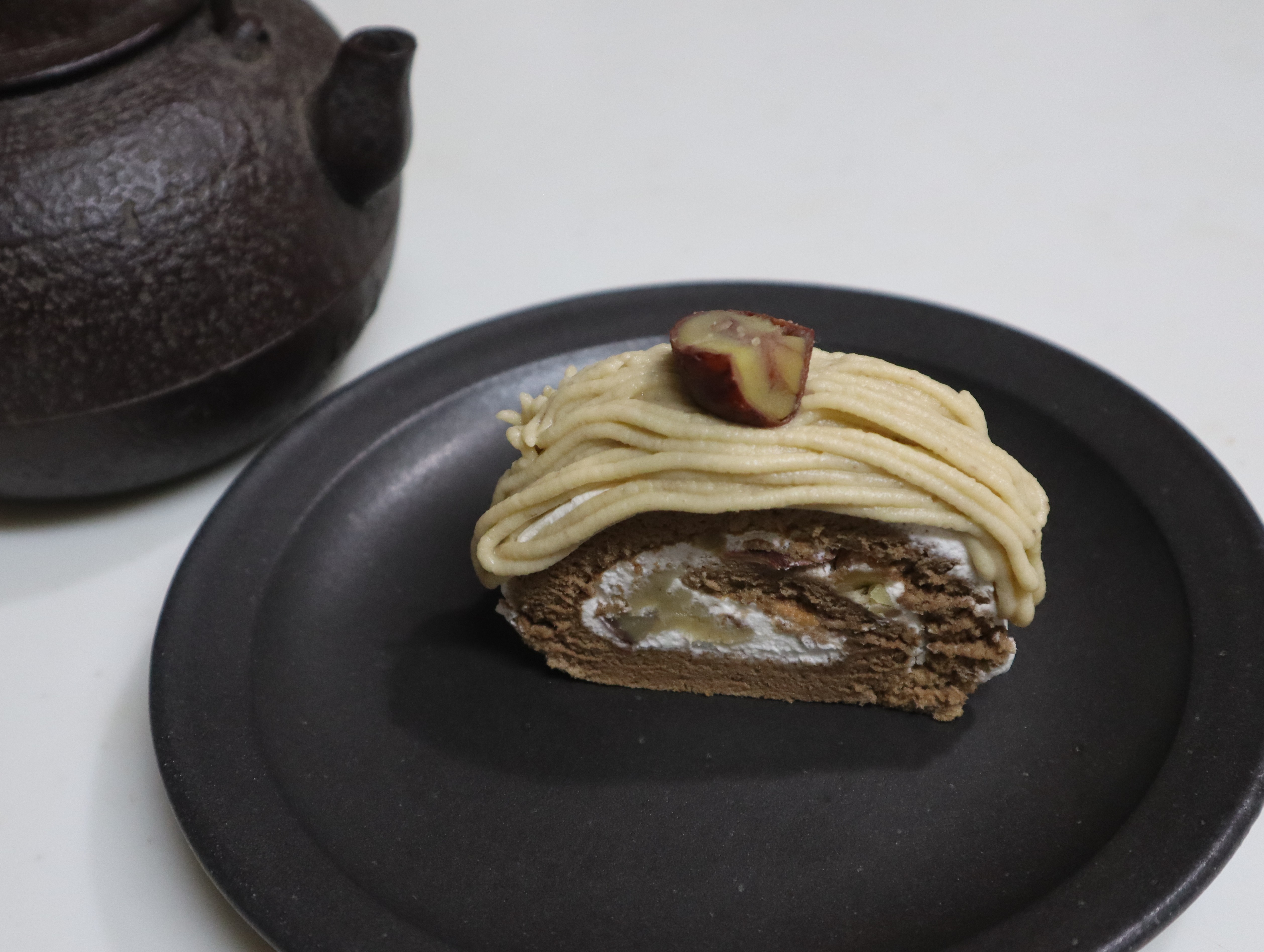 奥さんの手作りスイーツと南部鉄瓶