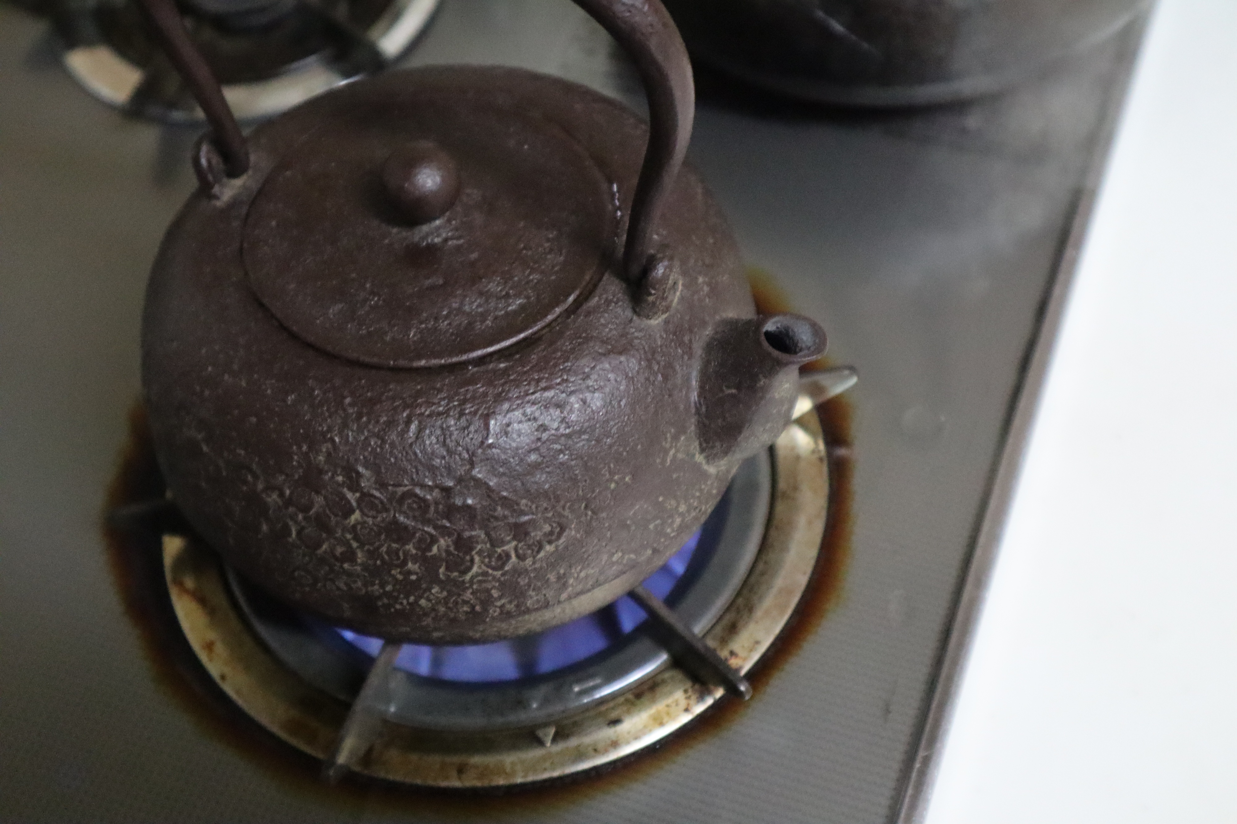 我が家の鉄瓶で作る白湯との暮らしと使い方を紹介します