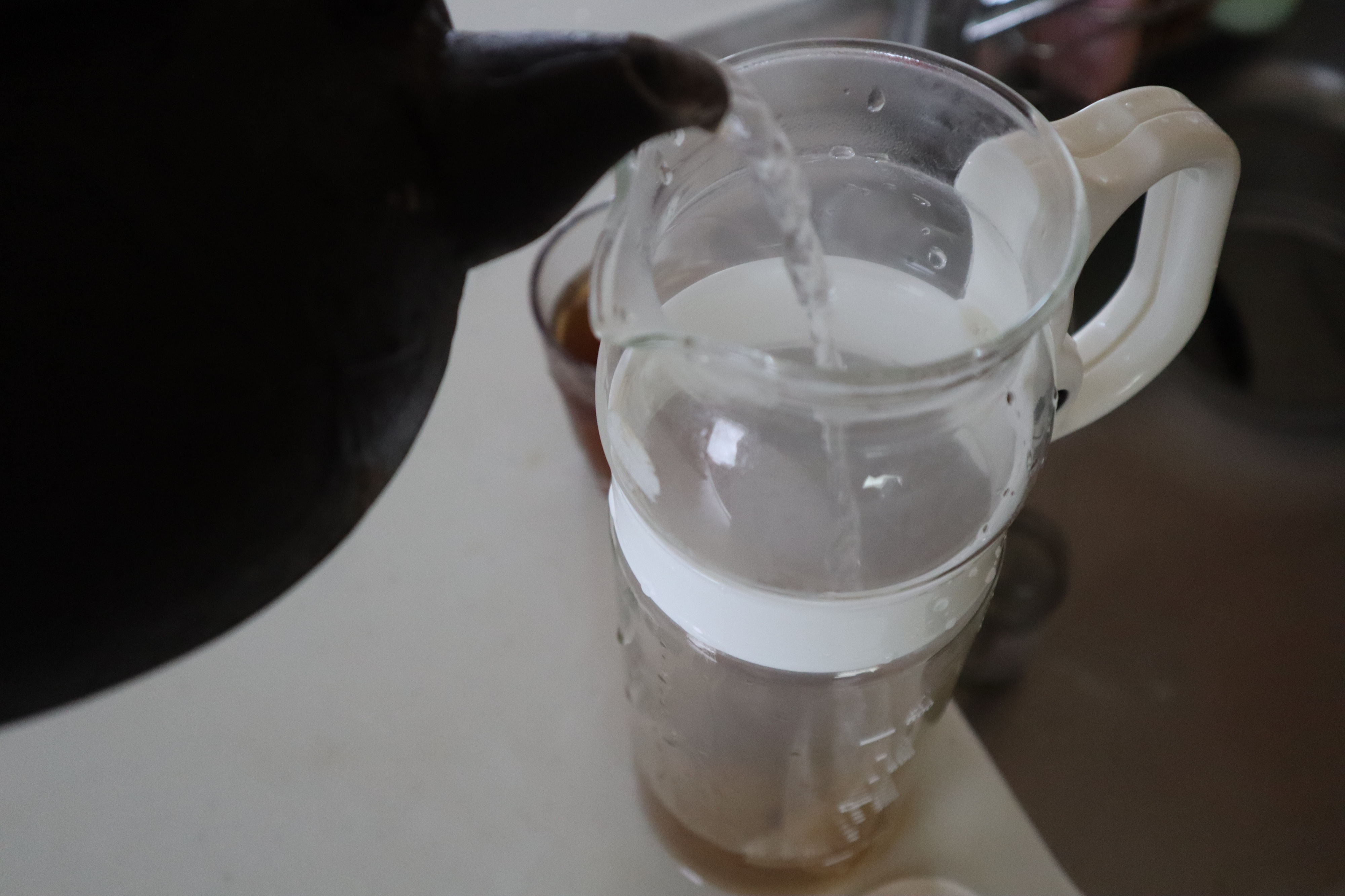 南部鉄器の夏の使い方はスタミナ料理に美味しい麦茶を作ります。