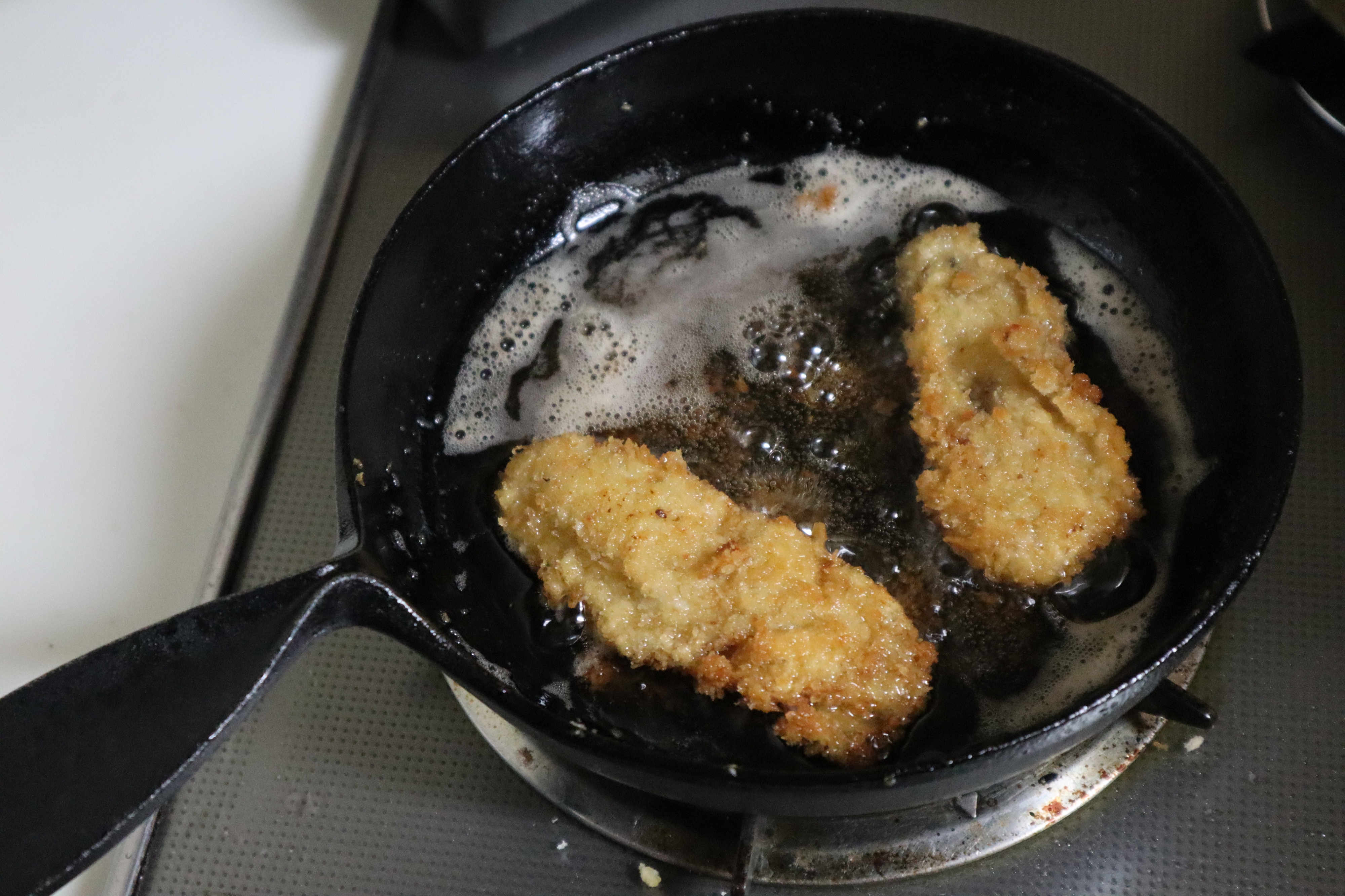 南部鉄器一つあれば焼いたり揚げたり色々使い方があります。