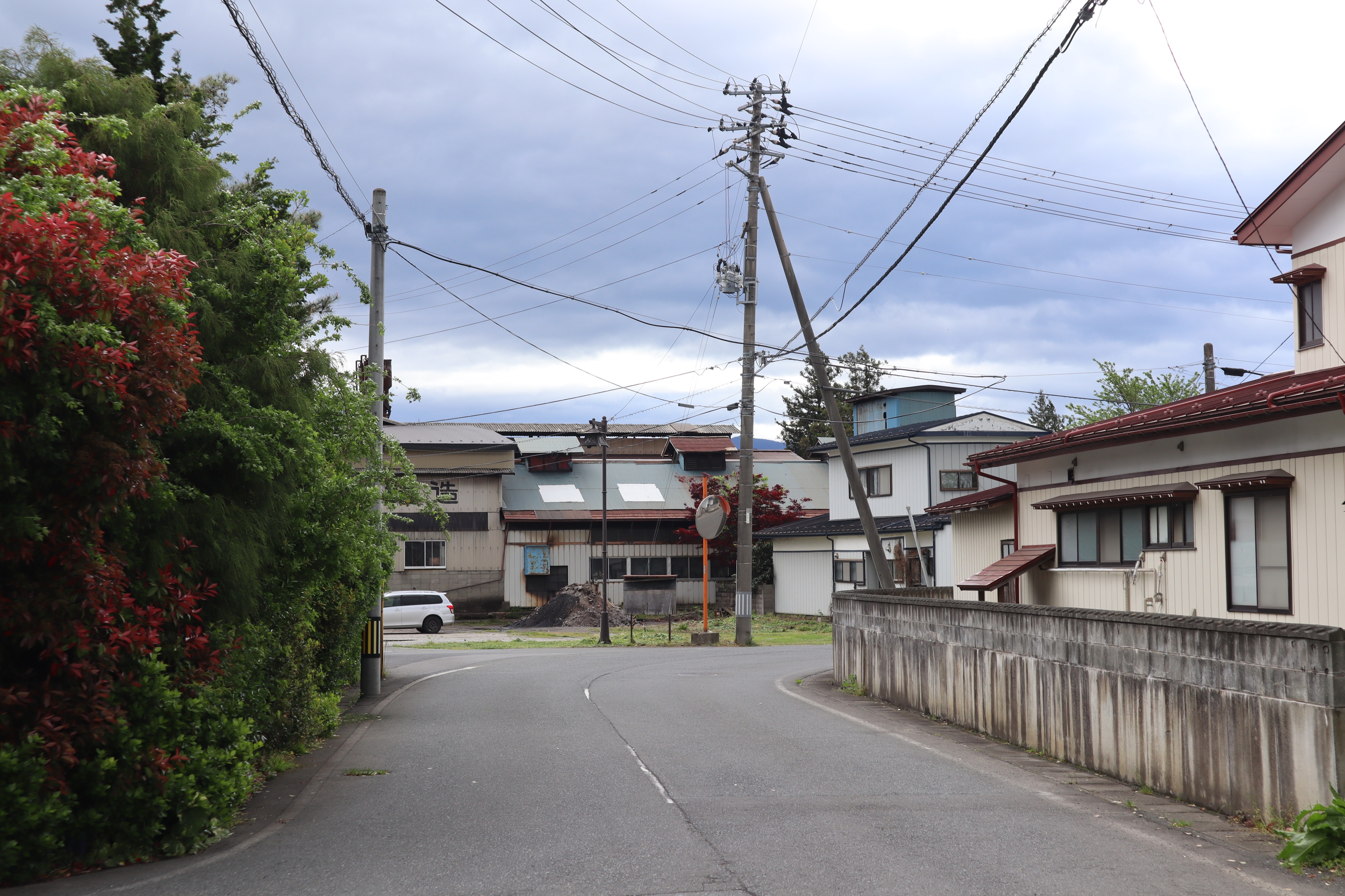 及鉄鋳造所宝鉄堂の工房は今も残る昭和の佇まいです。