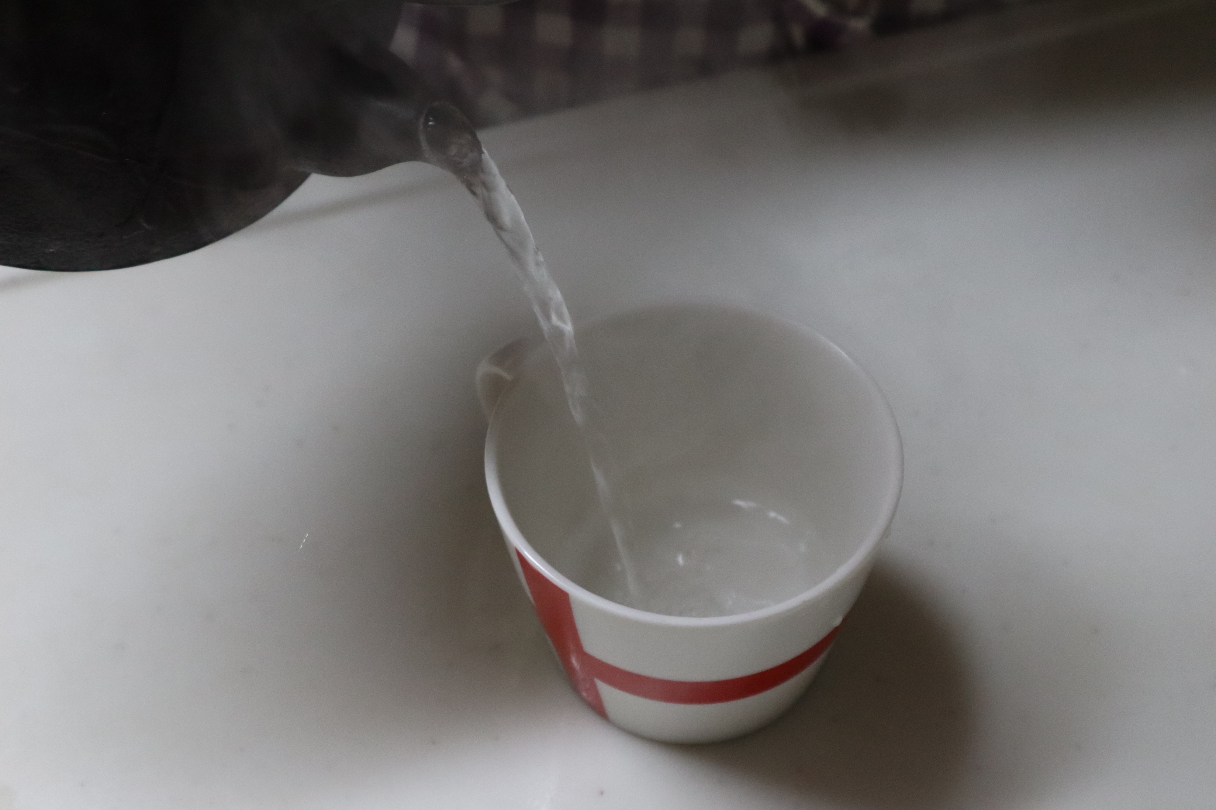 今日の夜は鉄瓶でお湯を沸かして白湯を飲みます
