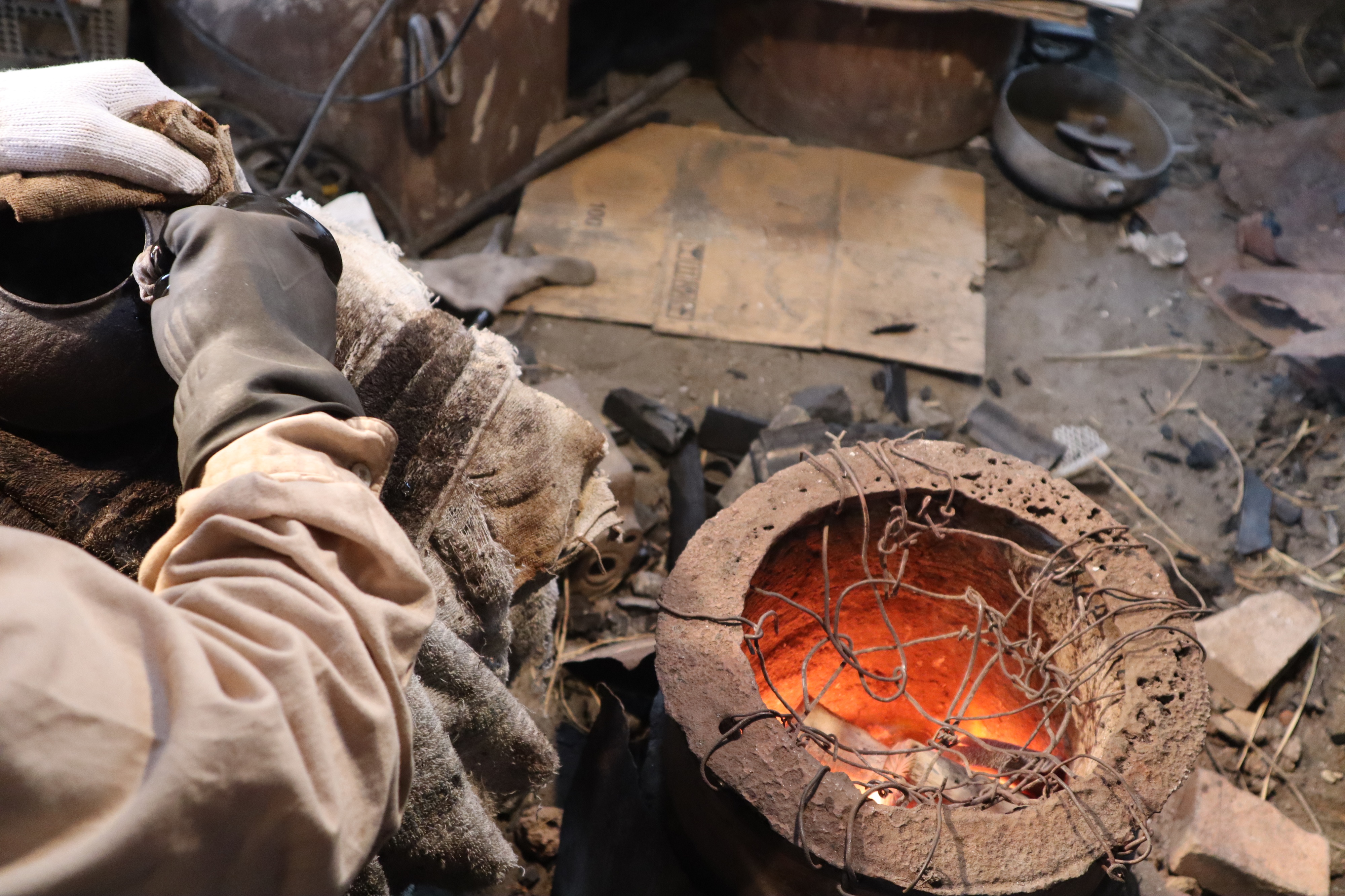 鉄瓶は錆色（茶色）の鉄瓶がお勧めです。