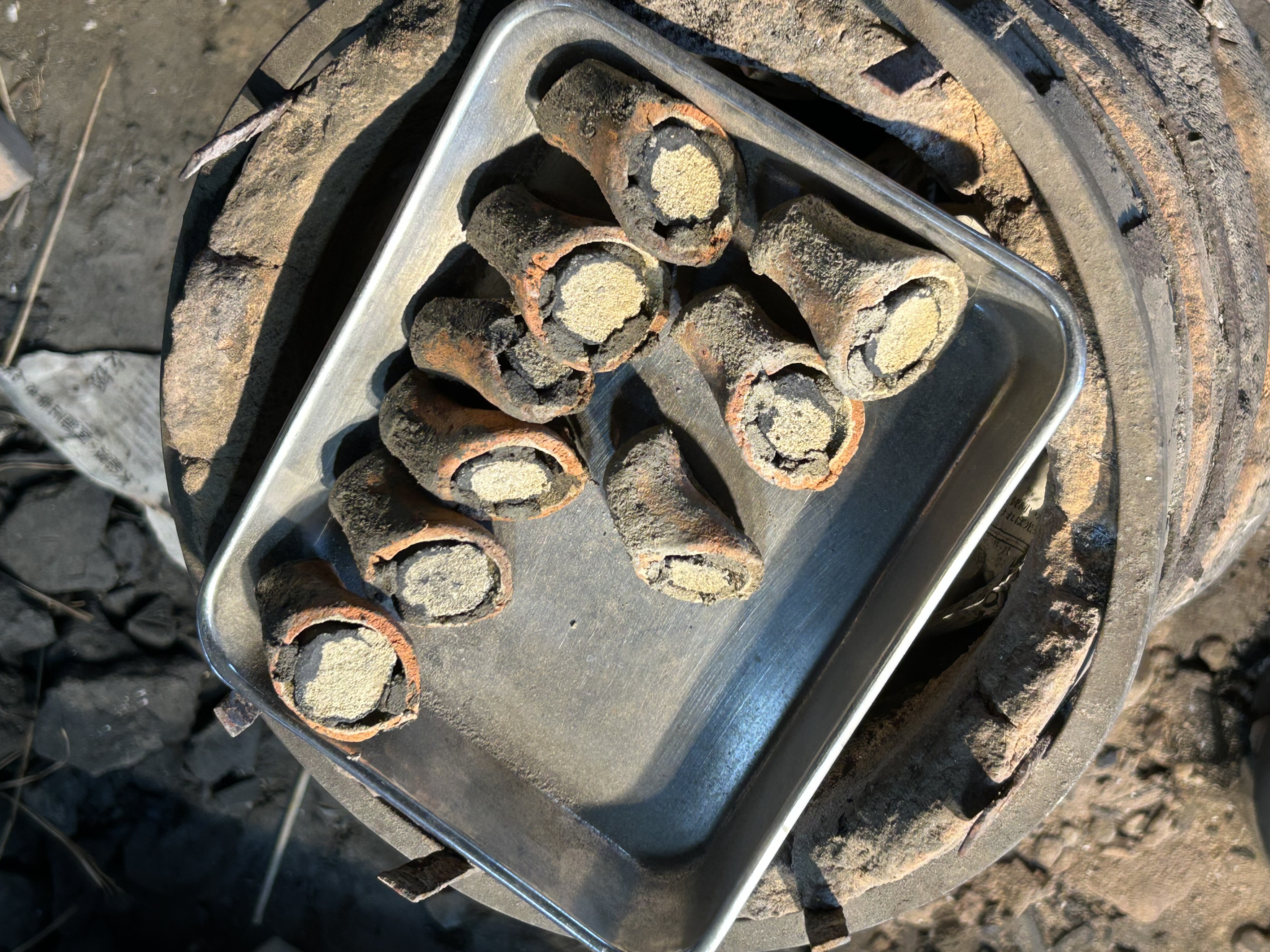及鉄の鉄瓶は手作りの焼型でその作り方を紹介します。