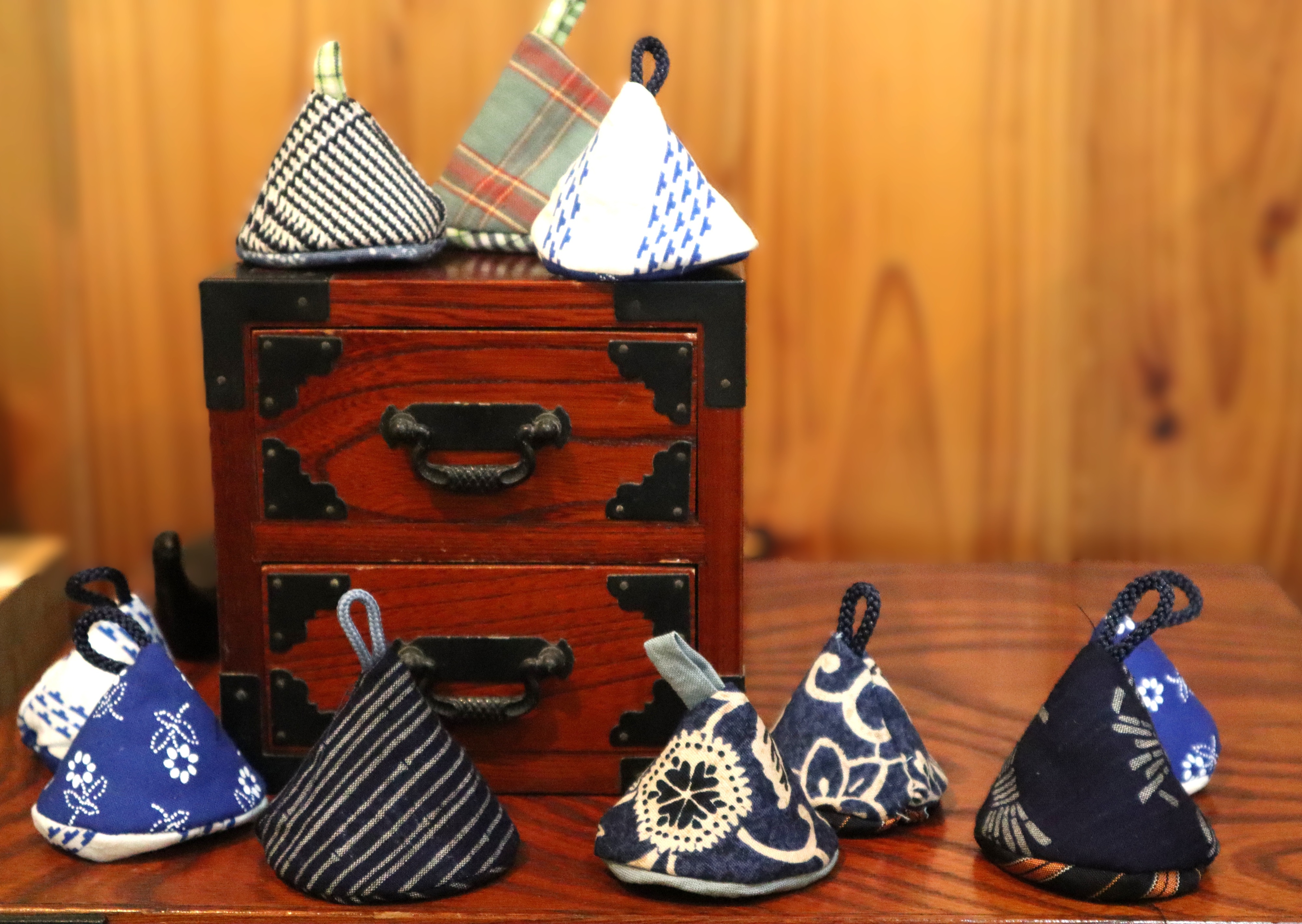 及鉄鋳造所宝鉄堂のオリジナルの鉄瓶帽子を作りました。