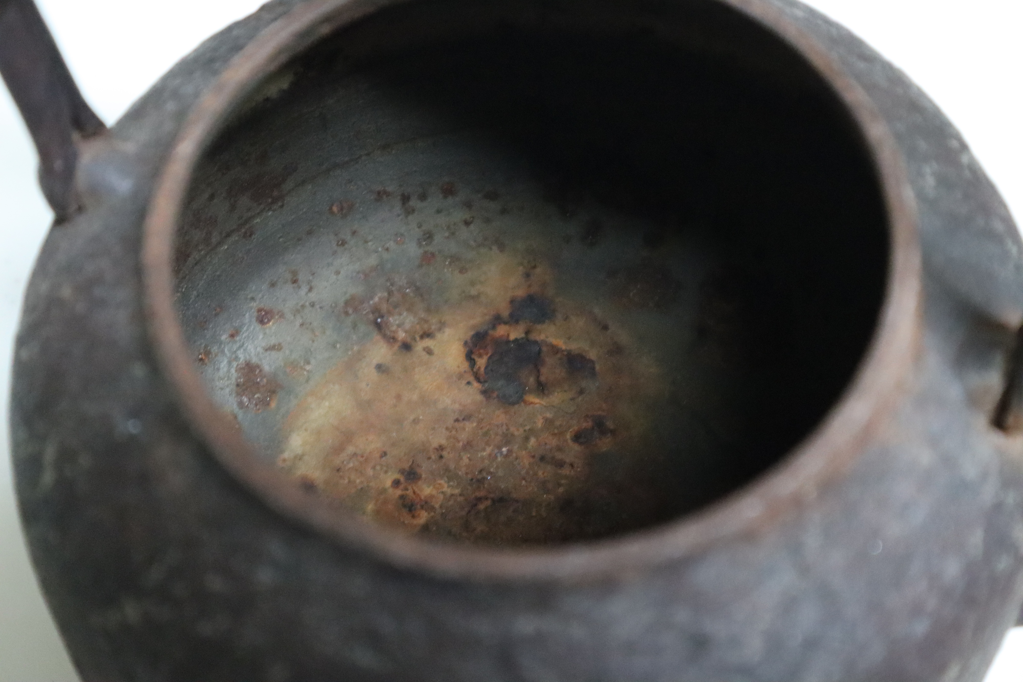 鉄瓶の錆をお手入れしてみました。