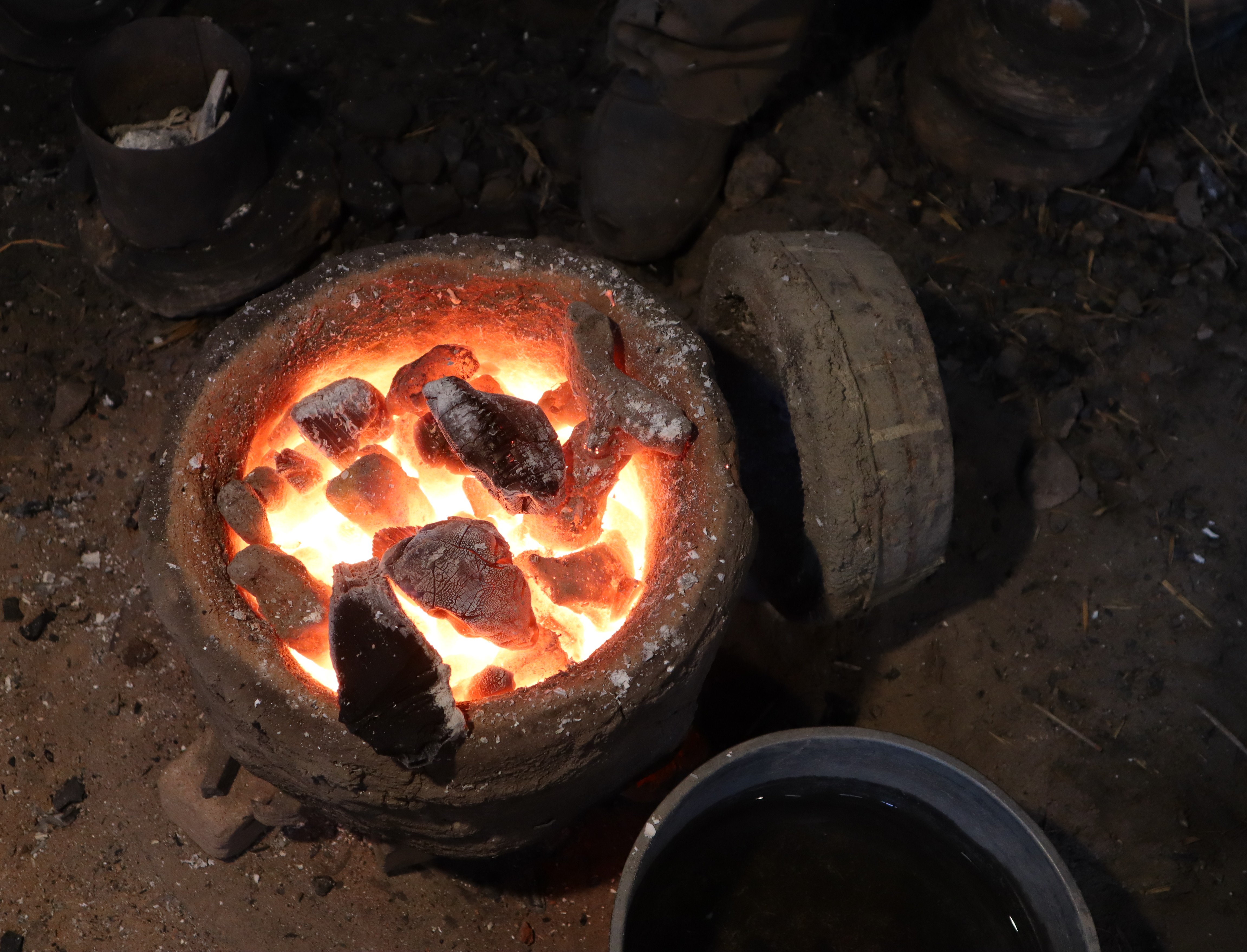 冬の及鉄鋳造所宝鉄堂の作業風景を紹介します。