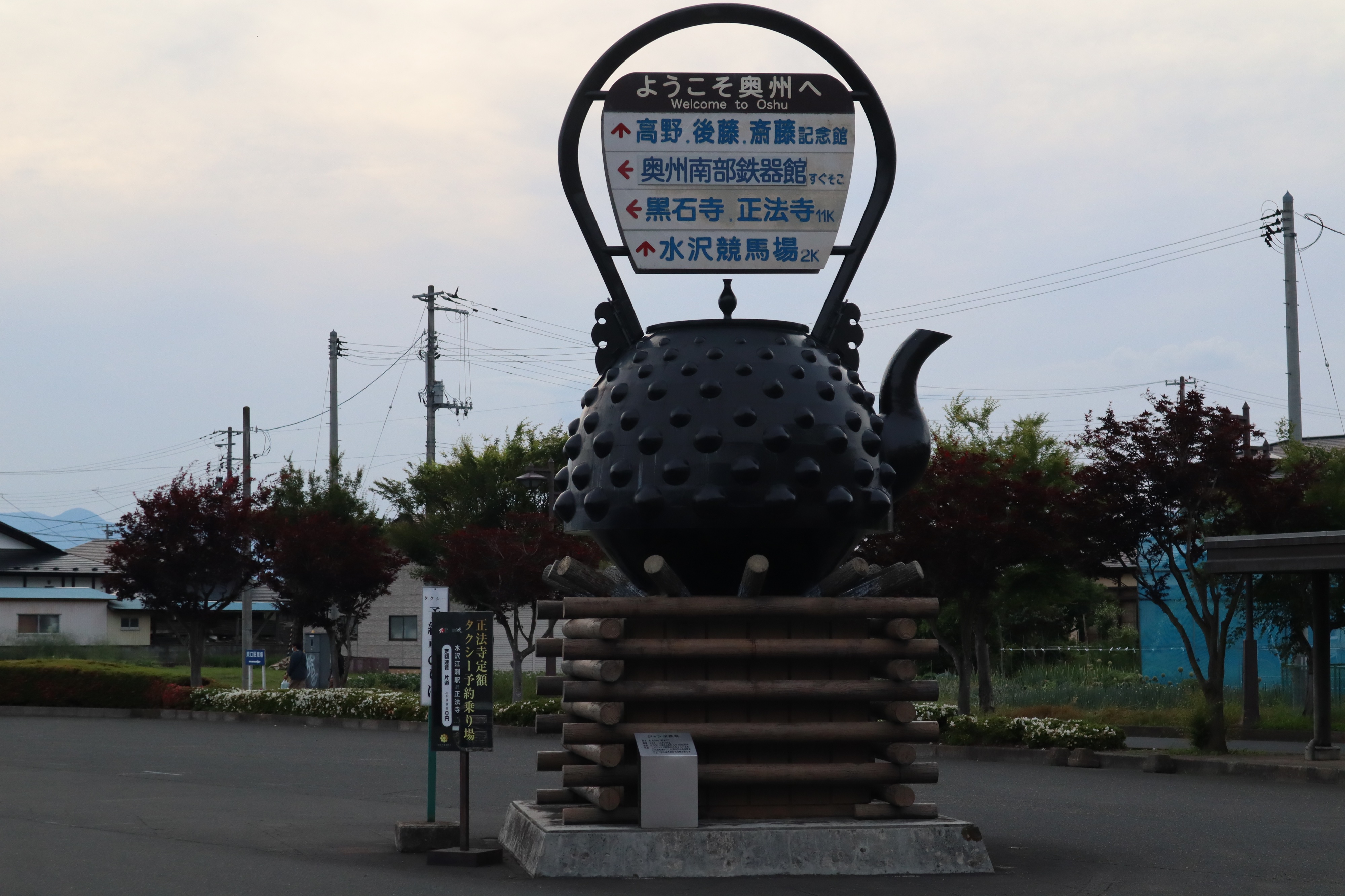 鋳物の街羽田町はの鋳物工場中心にそれに関係する弦を作る所や着色をする所などがあります