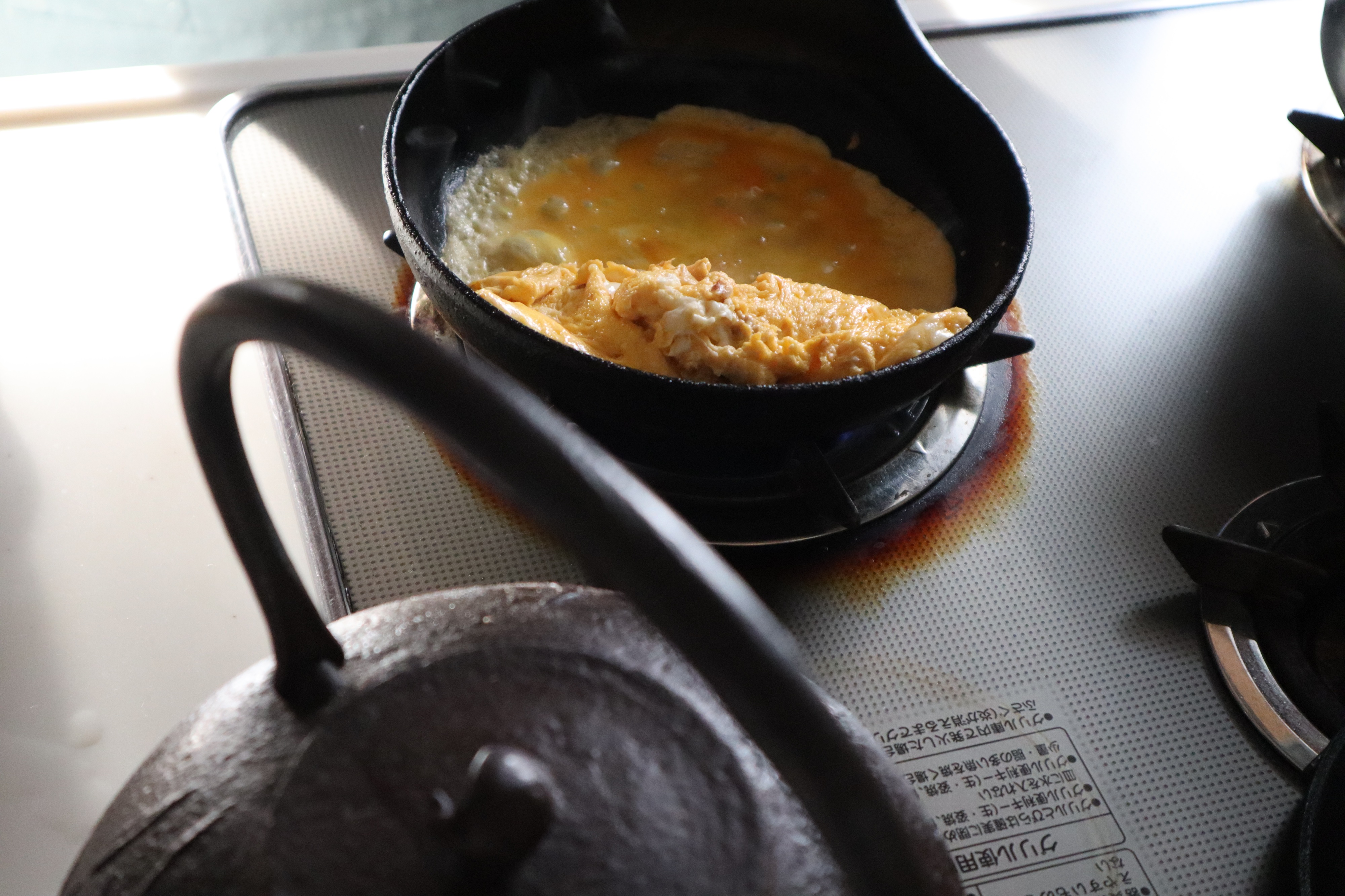 今日の朝は少し肌寒いですが、南部鉄器にあふれた生活で朝をはじめます。