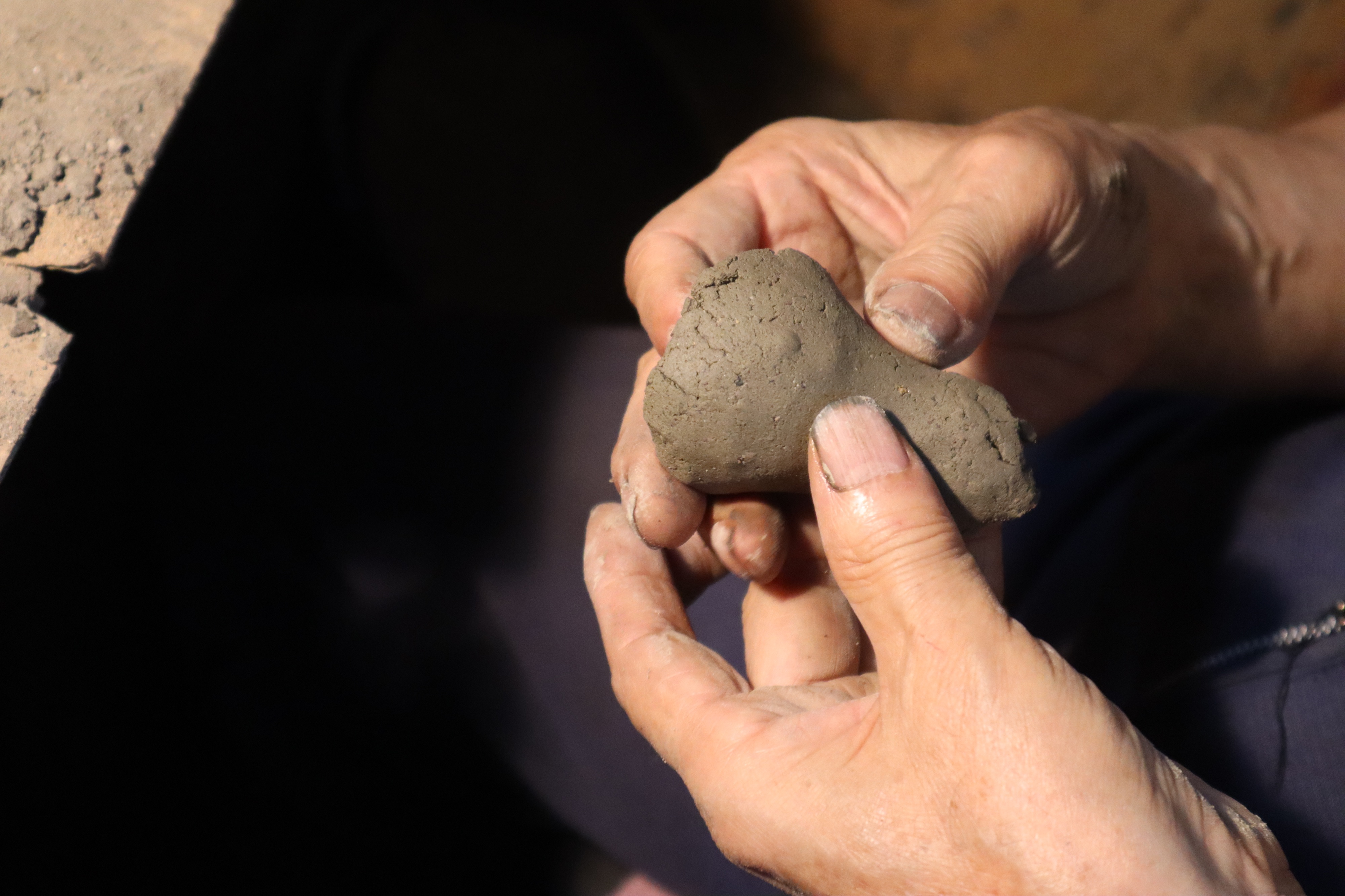 手作りで作る伝統的製法の焼型製鉄瓶の作り方を紹介しますー本体中編ー