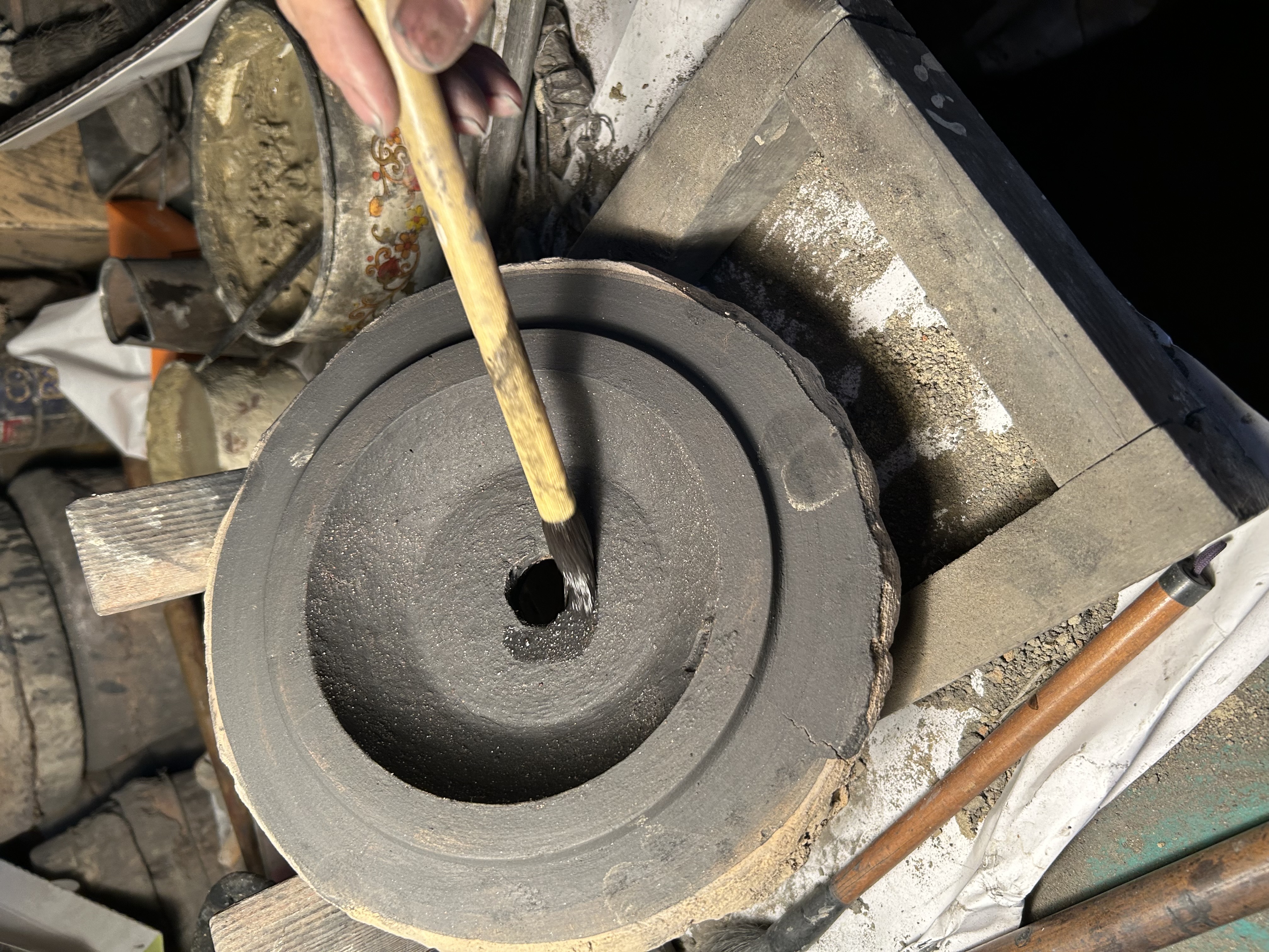 一生ものの鉄瓶は手作業で丁寧に作られた物が良いですよ