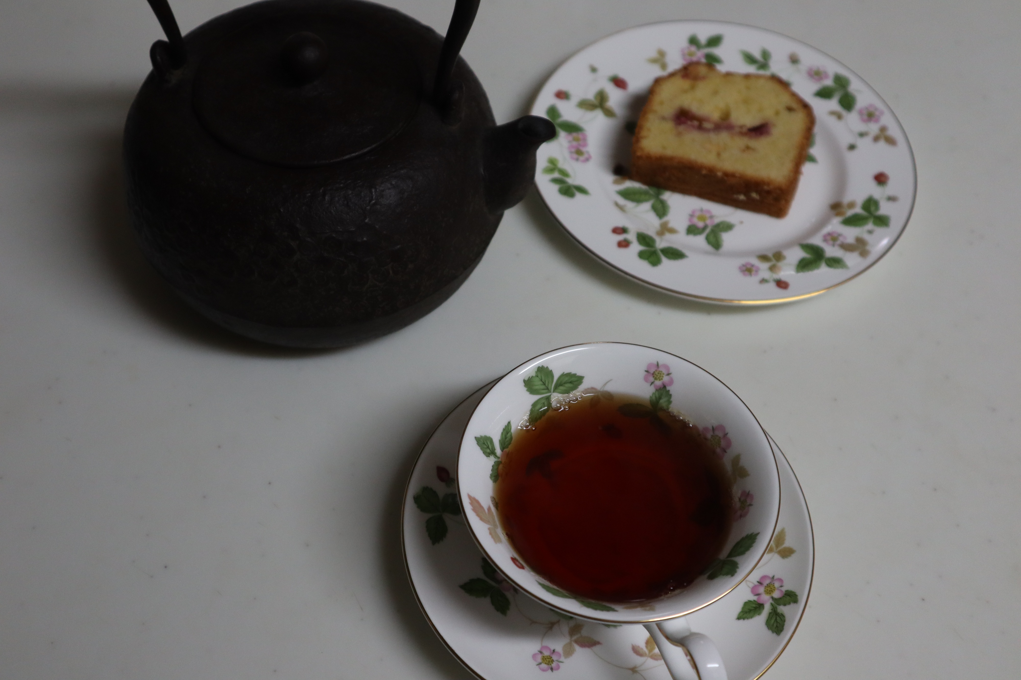 南部鉄瓶でお湯を沸かして過ごすティータイムは我が家の好きな時間です。