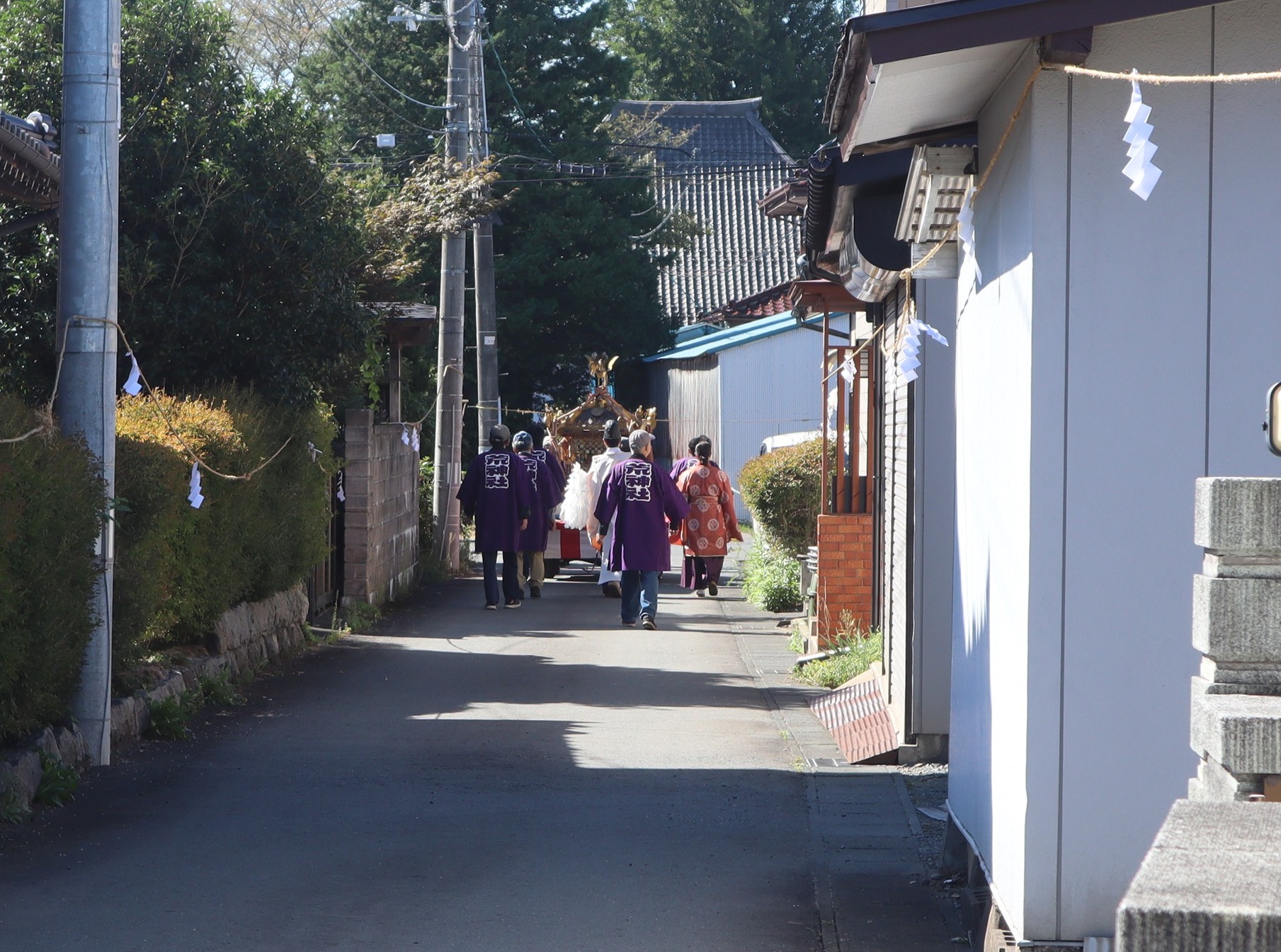 今日は五十瀬神社の秋の例祭で御神輿が鋳物工場を回り御祈祷します。