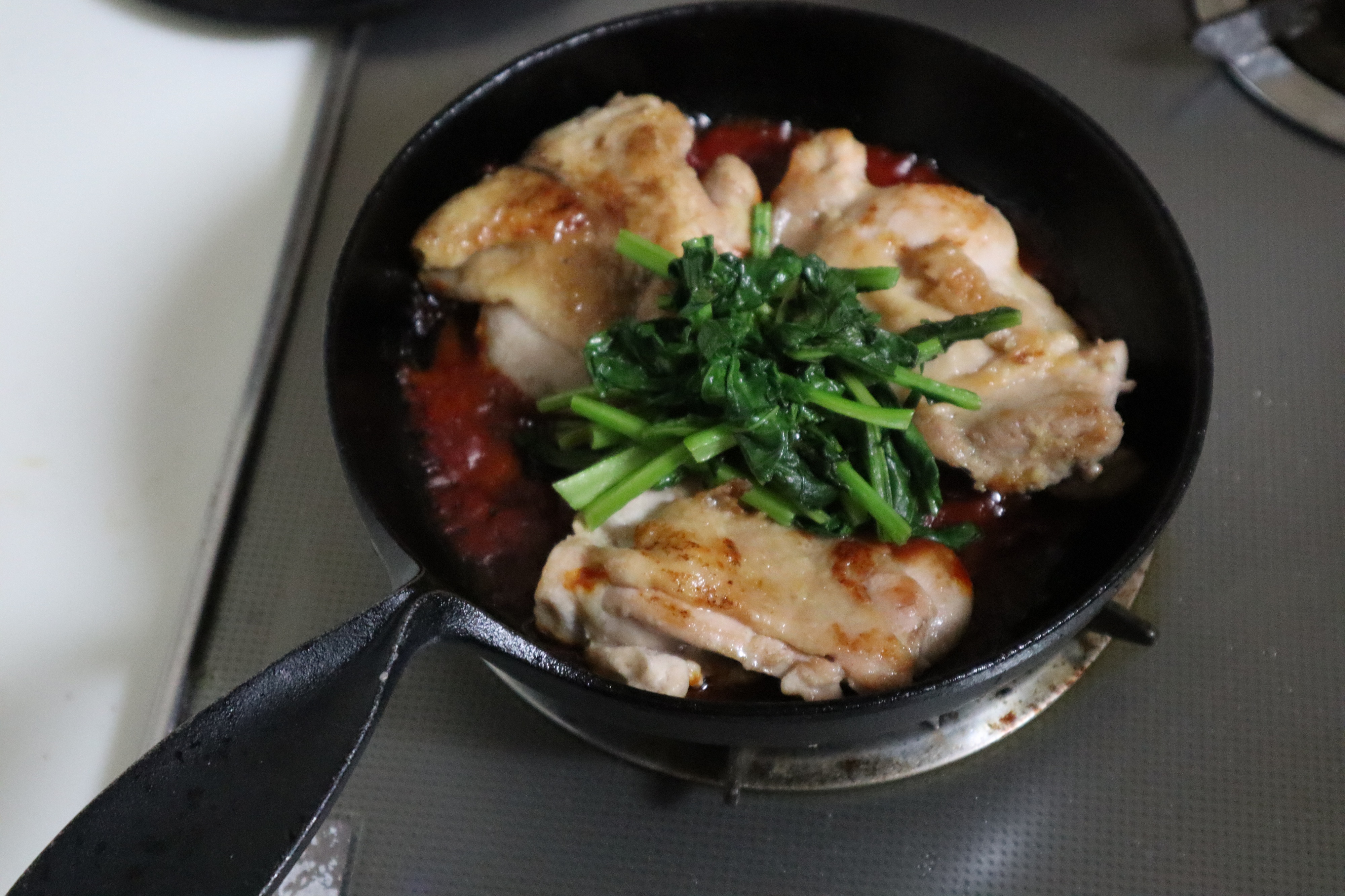 南部鉄器の使い方は鶏肉を焼くとその魅力がわかります。