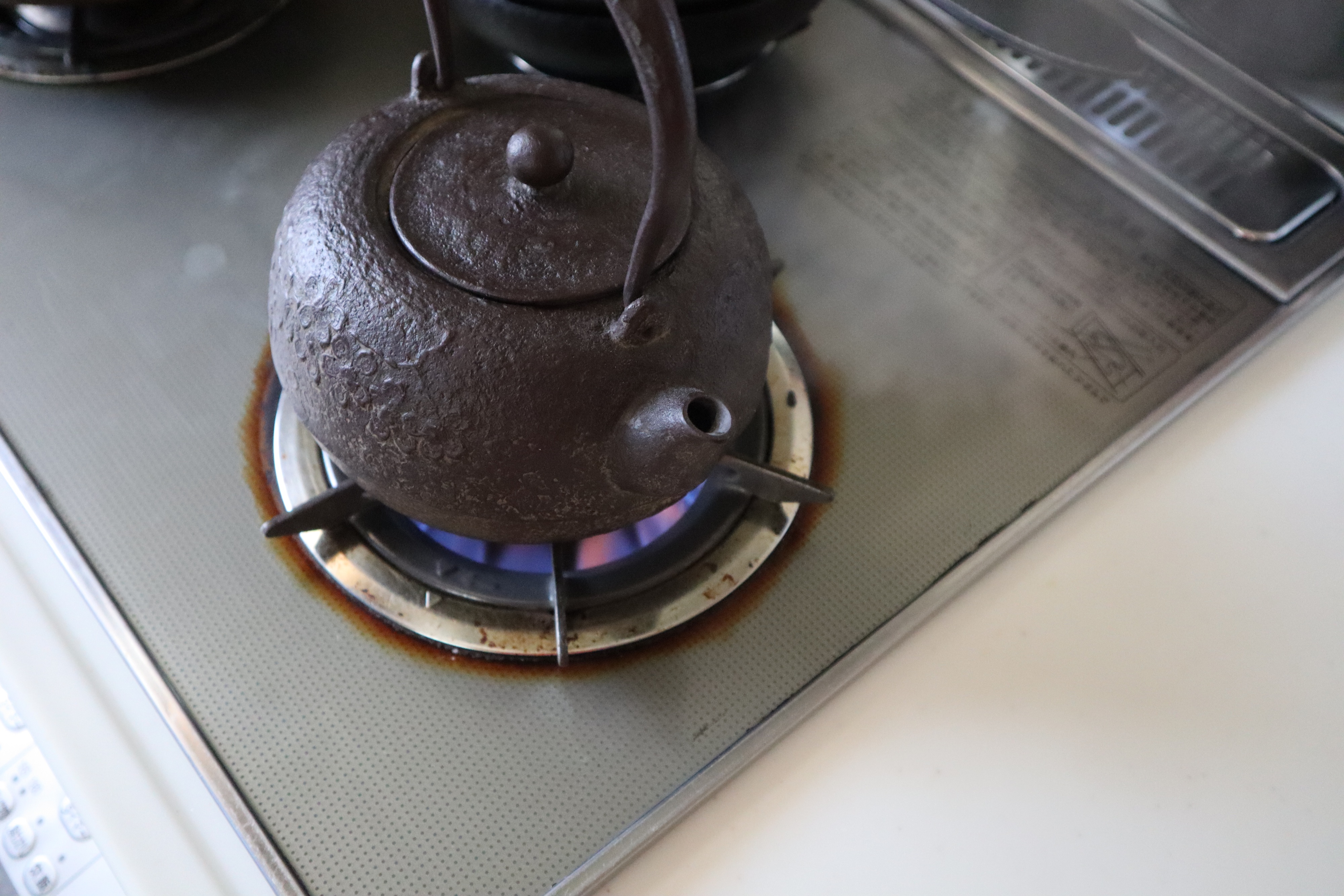 我が家の朝は南部鉄器・鉄瓶からはじまる生活です。