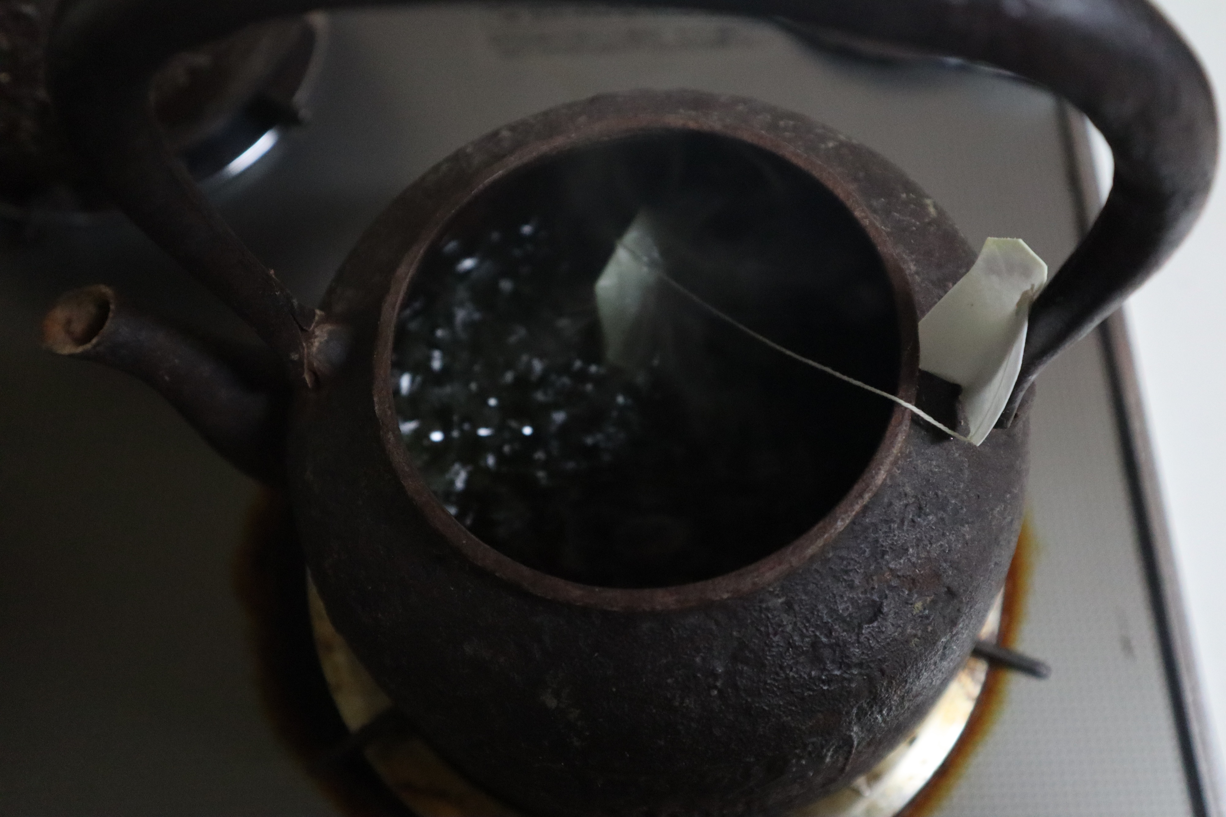 鉄瓶の錆をお手入れしてみました。