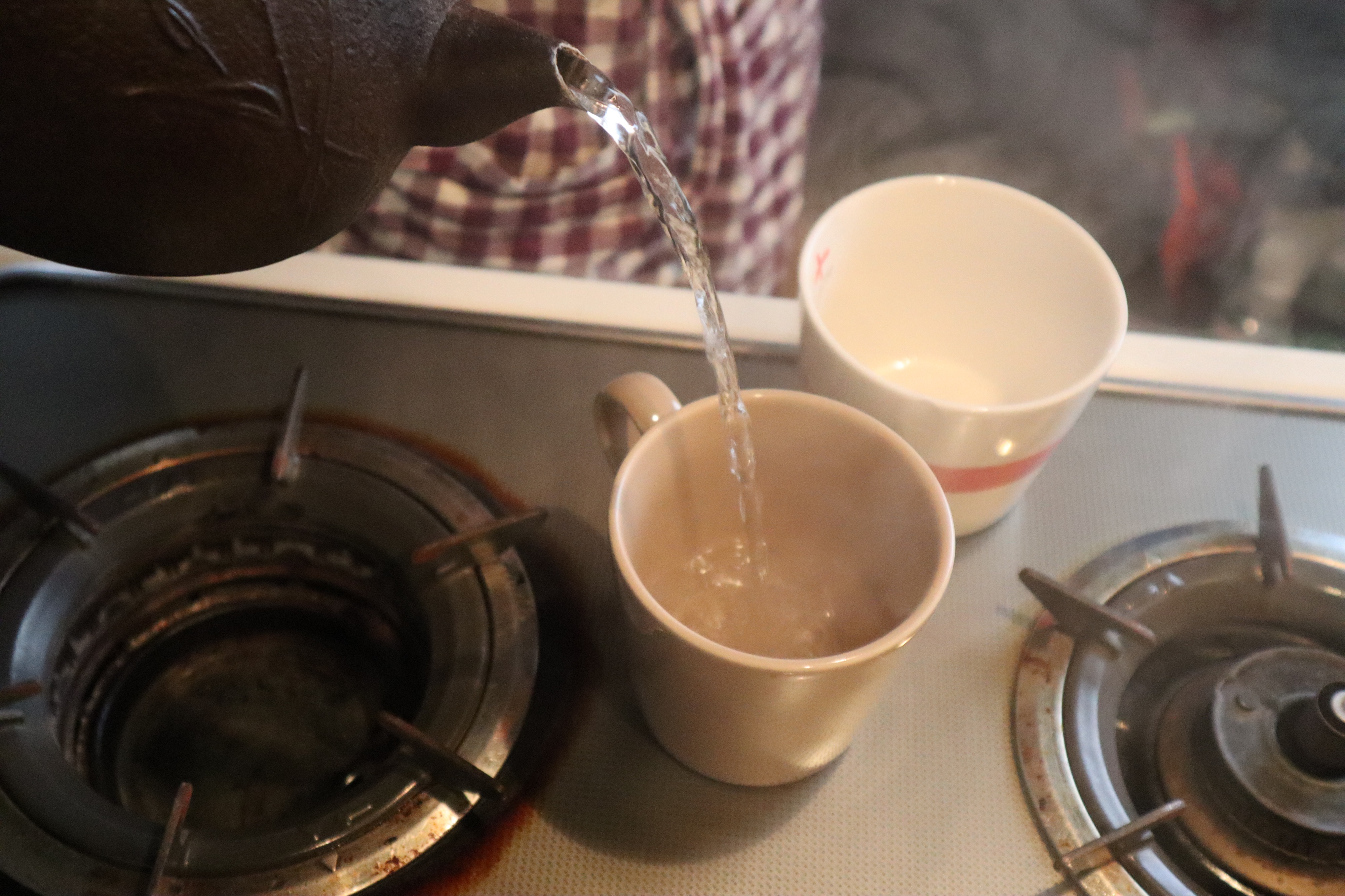 我が家の鉄器のある暮らしは鉄瓶で白湯を作る事から始まります。
