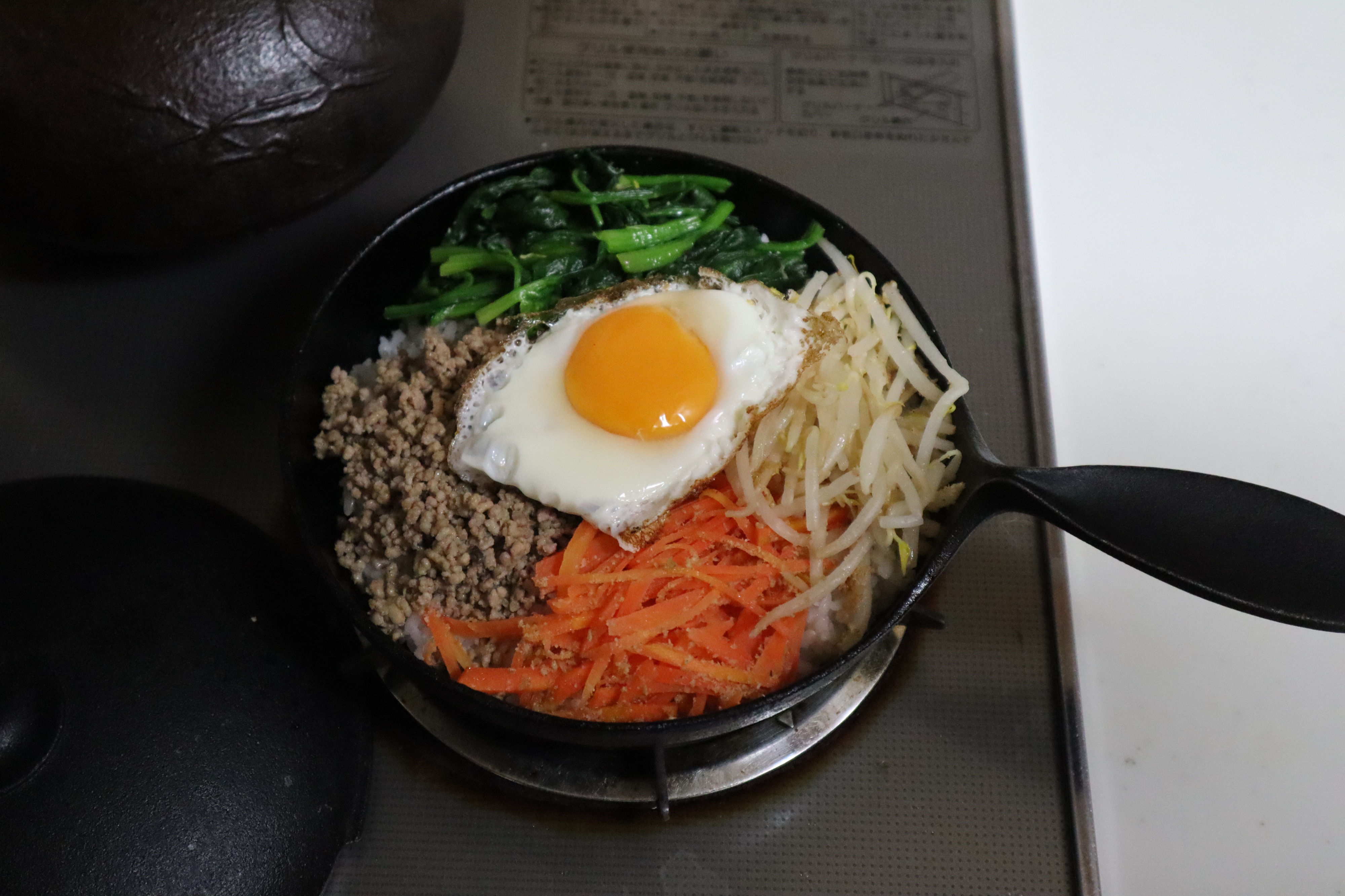今日の夕食も南部鉄器を使った料理です