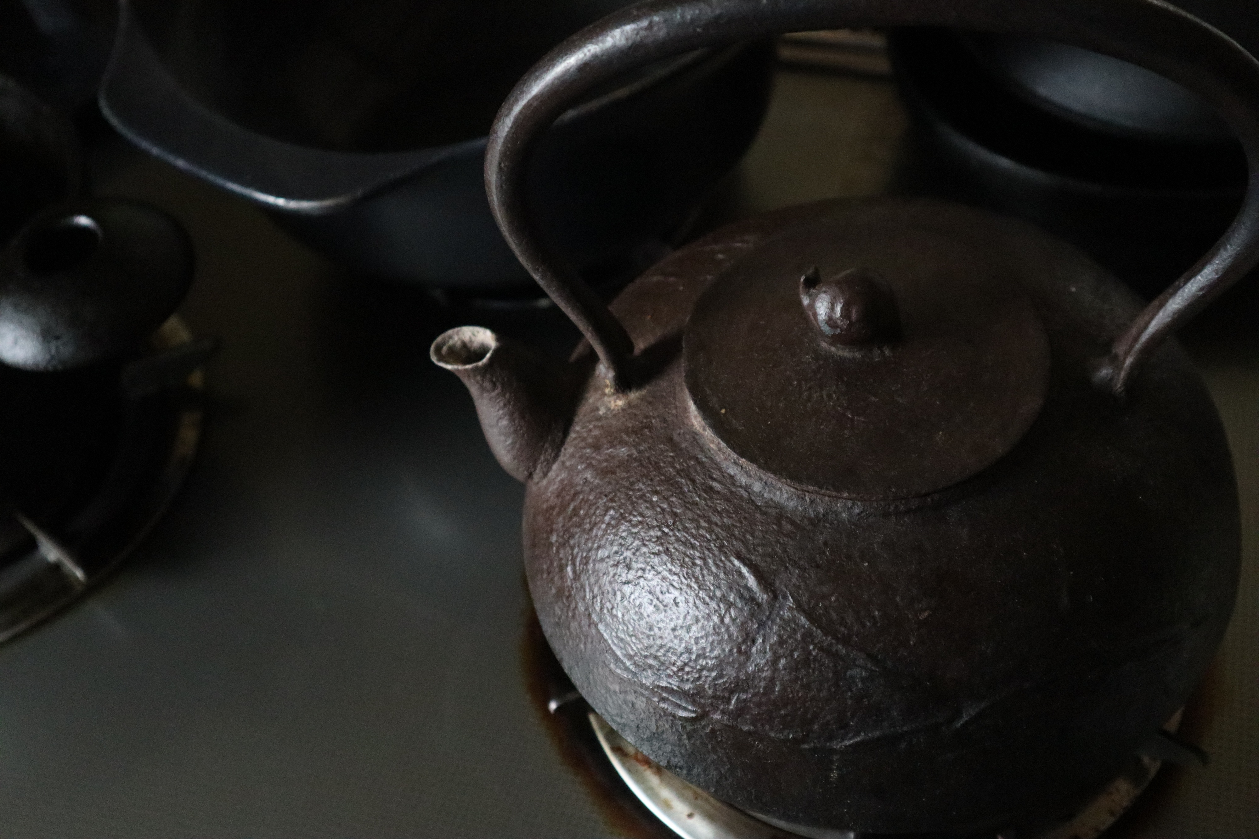 我が家の南部鉄器の使い方は朝は鉄瓶で白湯を作る事から始まります。