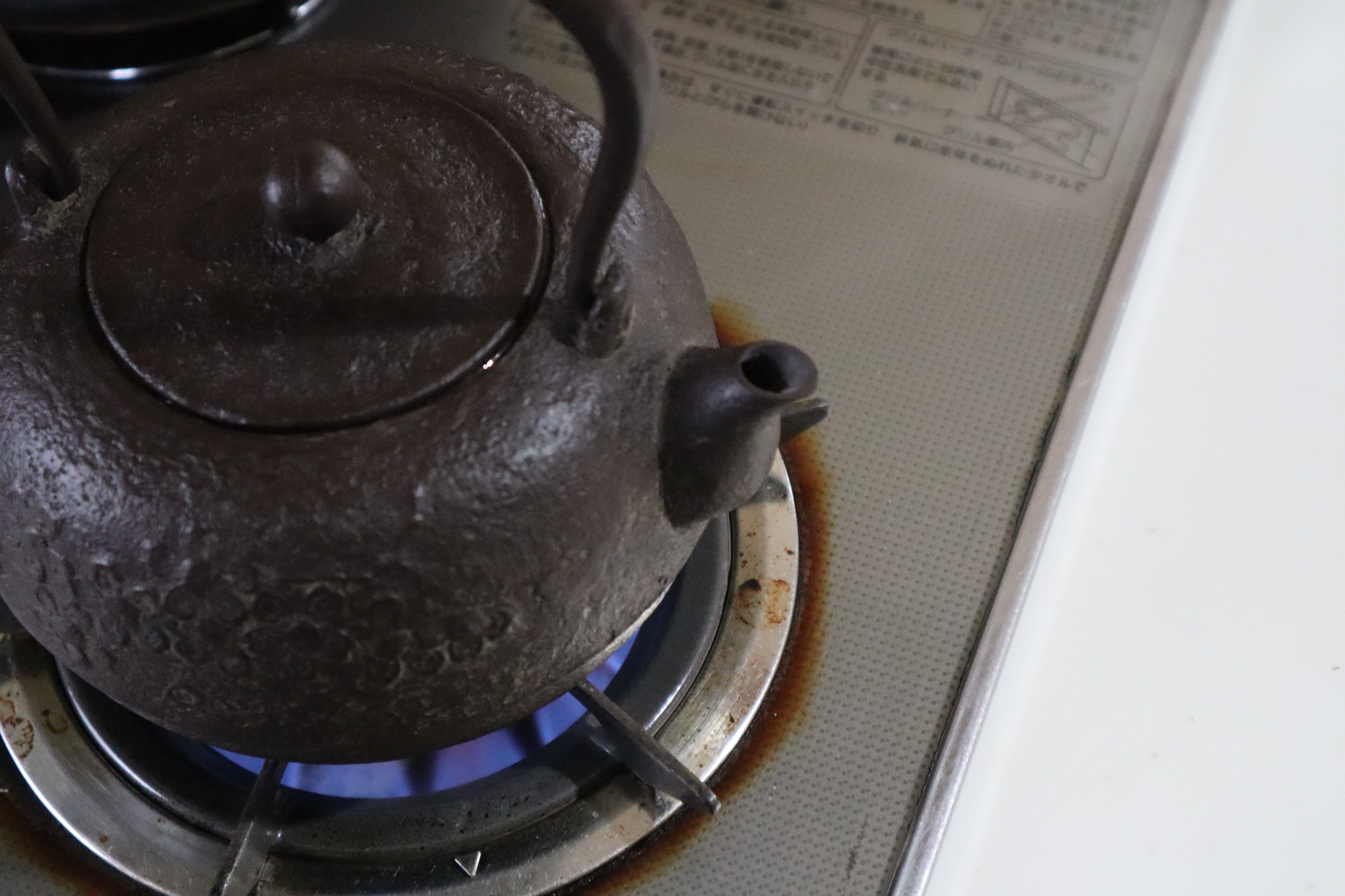 我が家の朝は南部鉄瓶・鉄器、白湯に納豆、卵焼き、ヨーグルト、そして珈琲