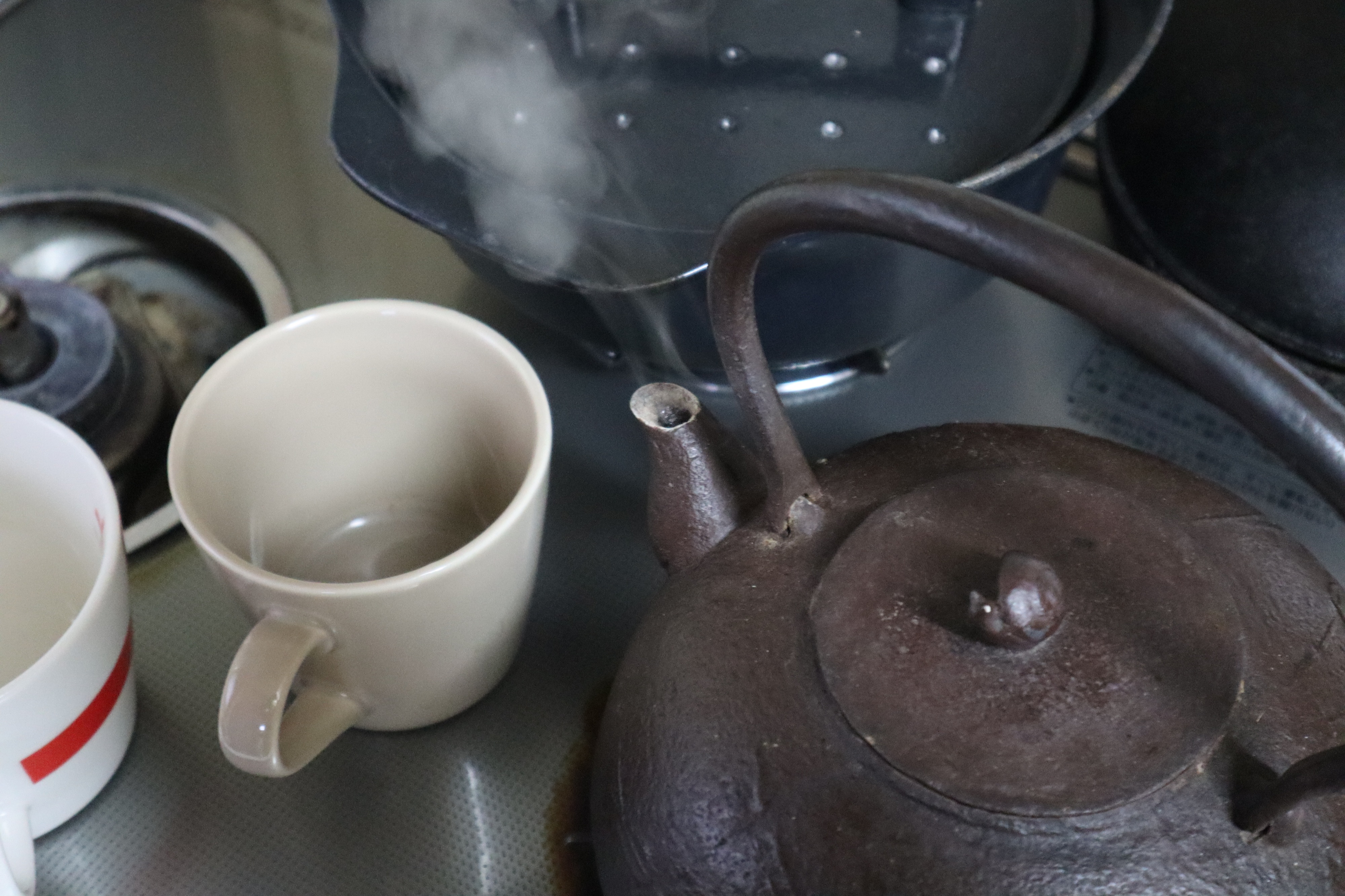 我が家は鉄瓶で作る白湯を毎日飲んでます
