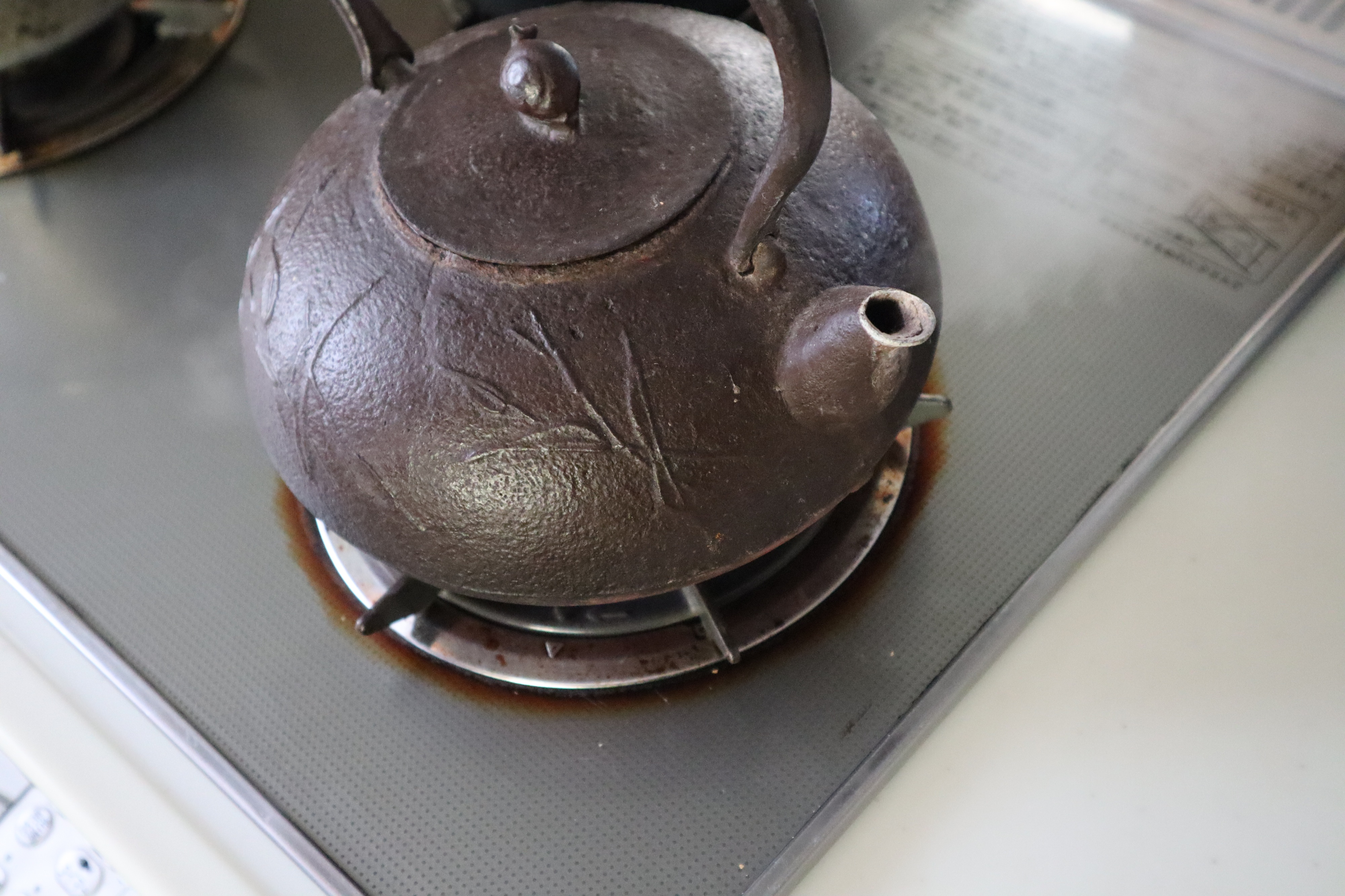 サイズの違う鉄瓶を使って見て比べてみました。