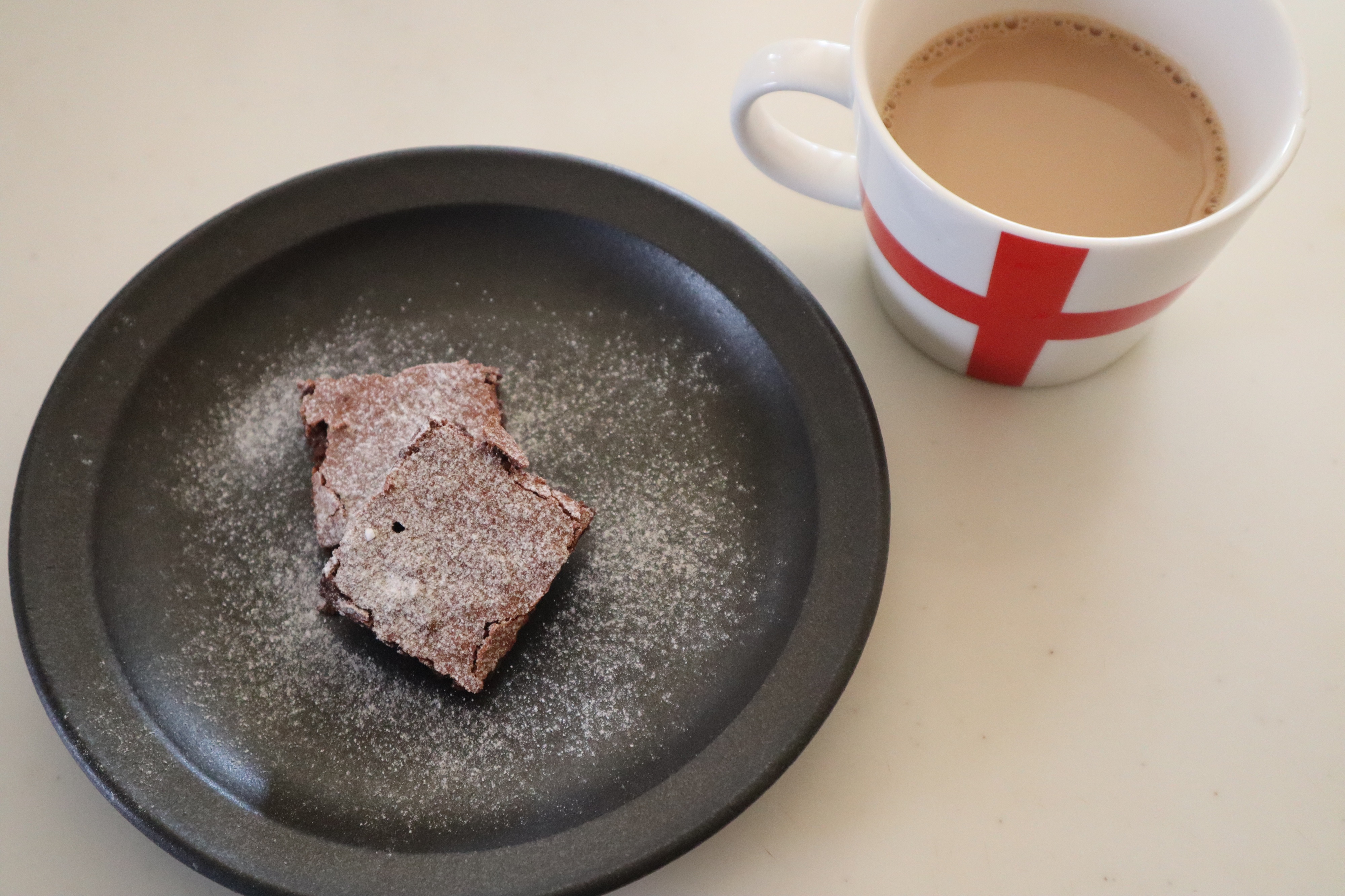 手作りのガトーショコラに鉄瓶で淹れた一杯のコーヒーは我が家の幸せな時間