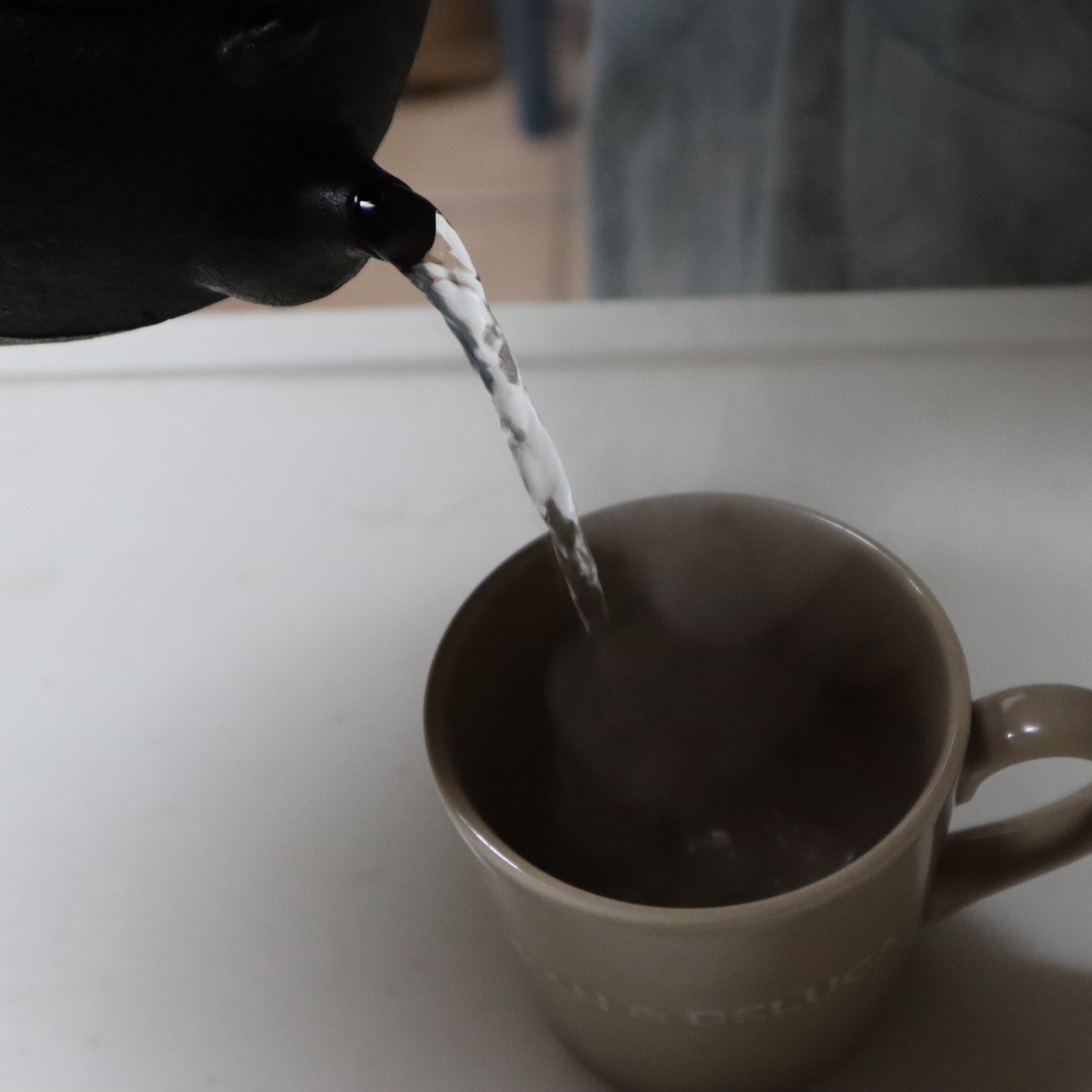 我が家の朝は鉄瓶でお湯を沸かして白湯を作る事から始まります
