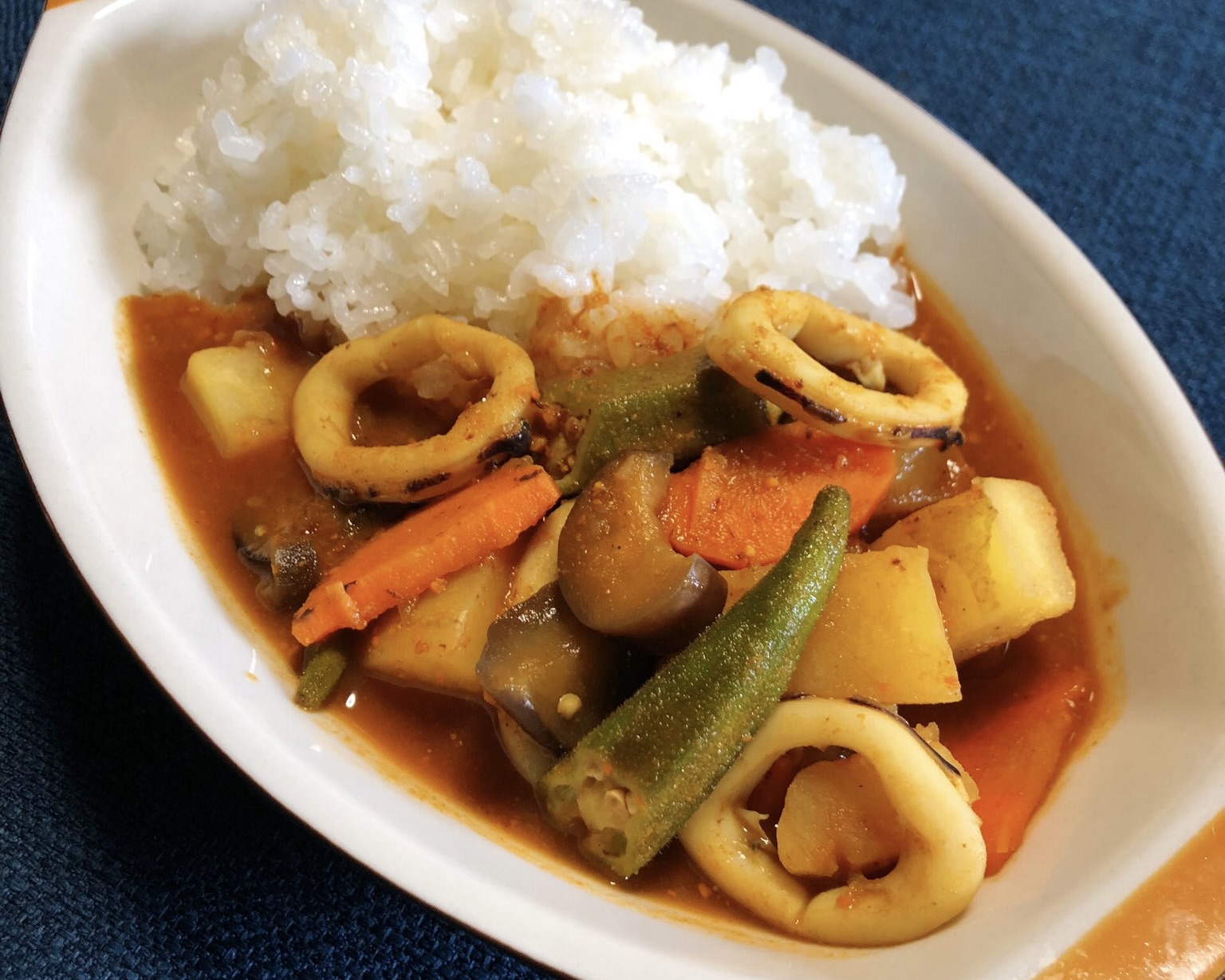 お客様調理例追加！はちわれ♡釣り好きさんの『釣ったアオリイカでスパイスカレー』