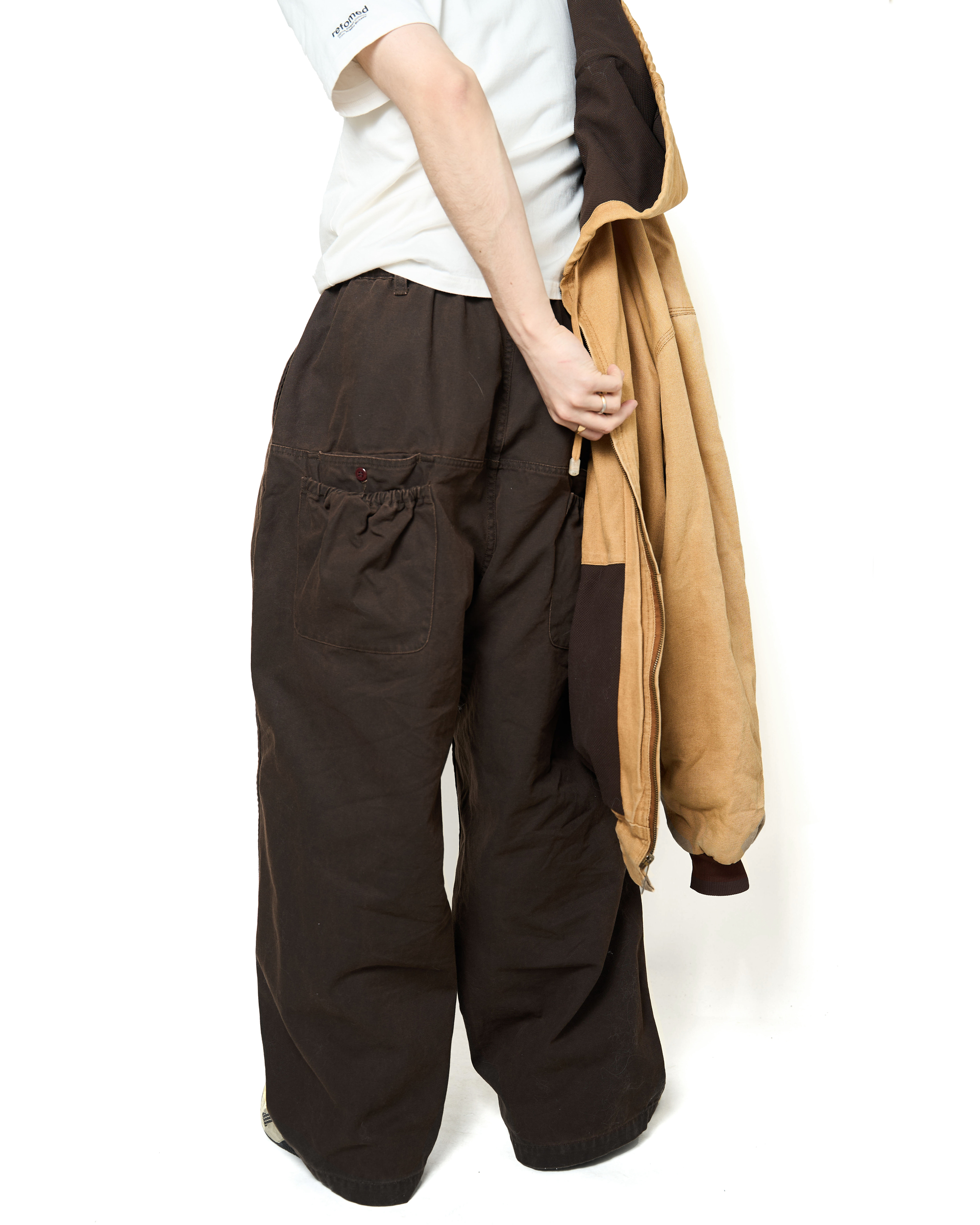 ポケットはやや下に。