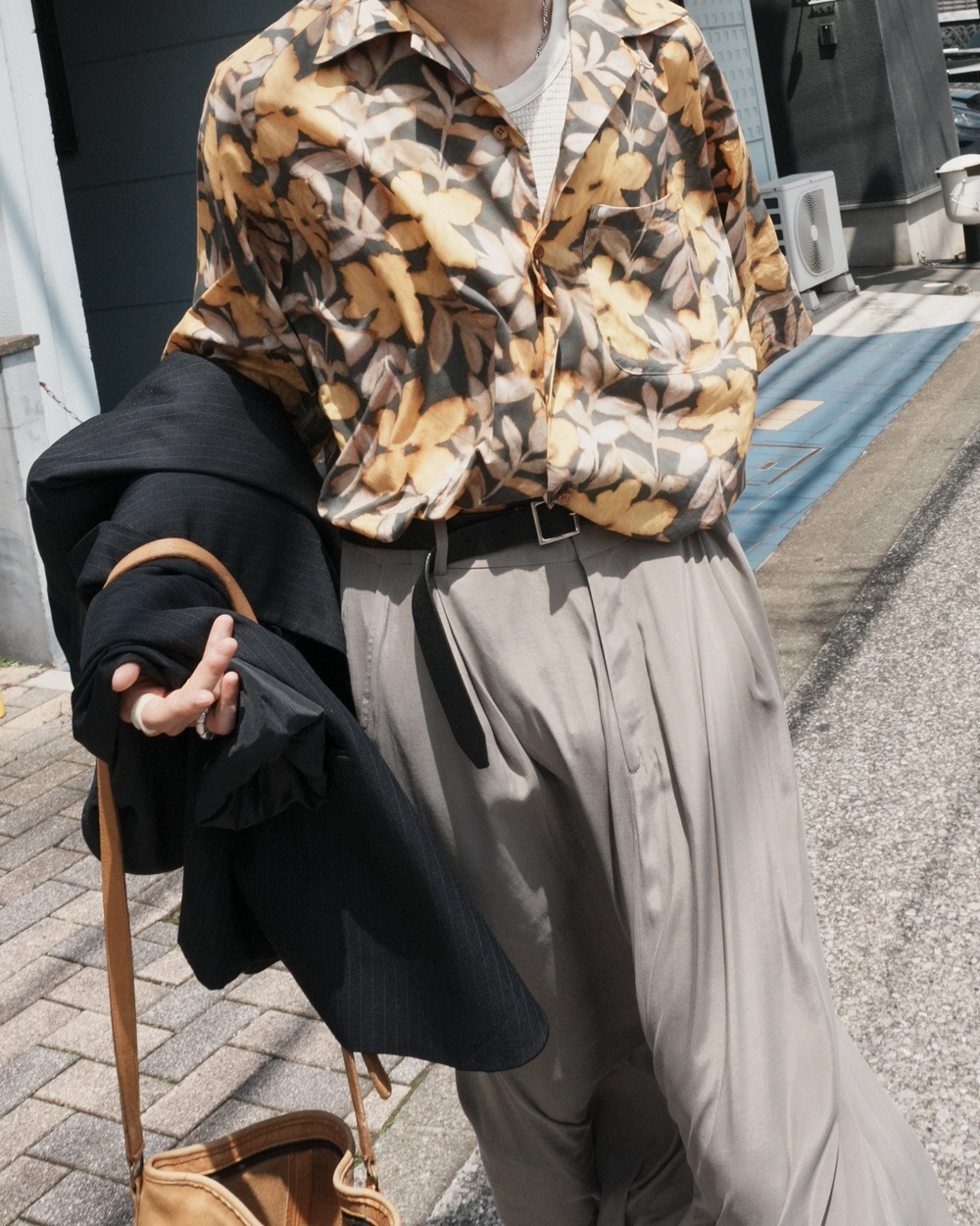 開襟(カイキン)しました。