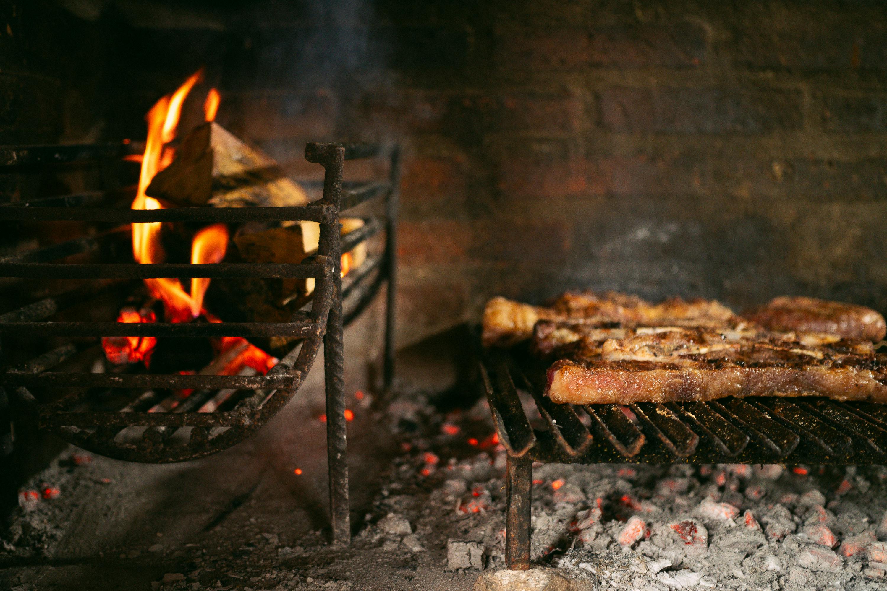 アサードはBBQじゃない。アルゼンチンで学んだ、火と肉と時間の話。