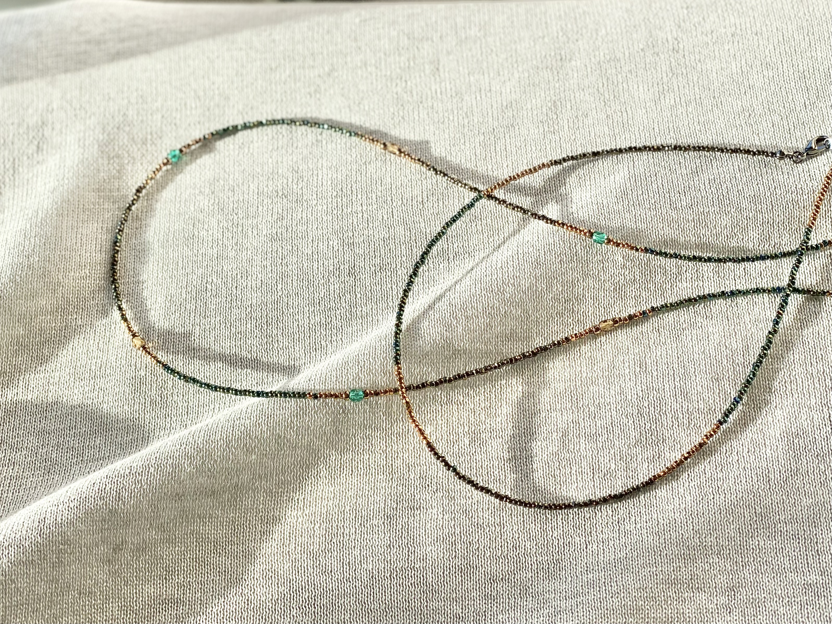 新作🌲メタリックな秋冬カラービーズのアクセサリー