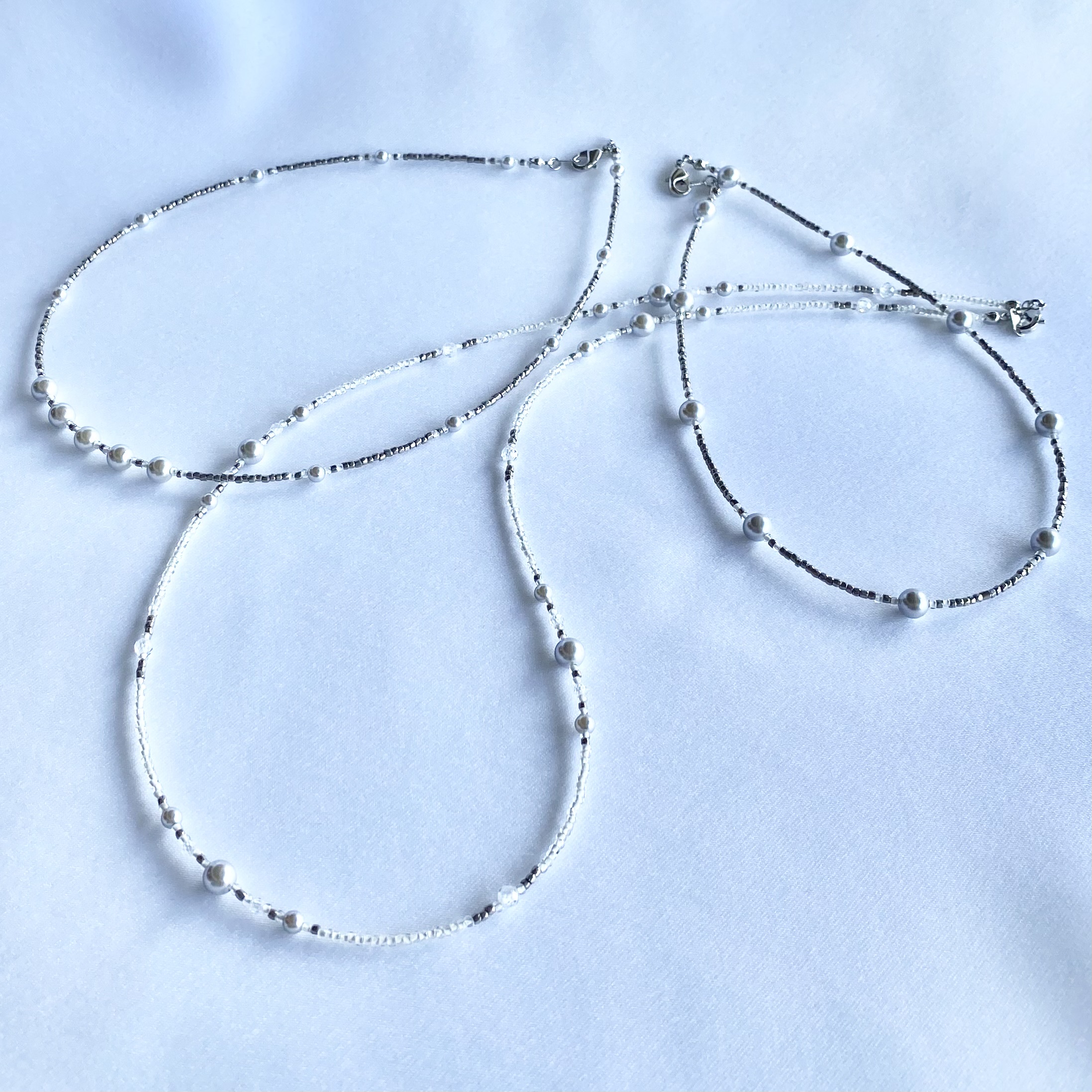 ３月の新作✨シルバーパールとプレシャスビーズのネックレス