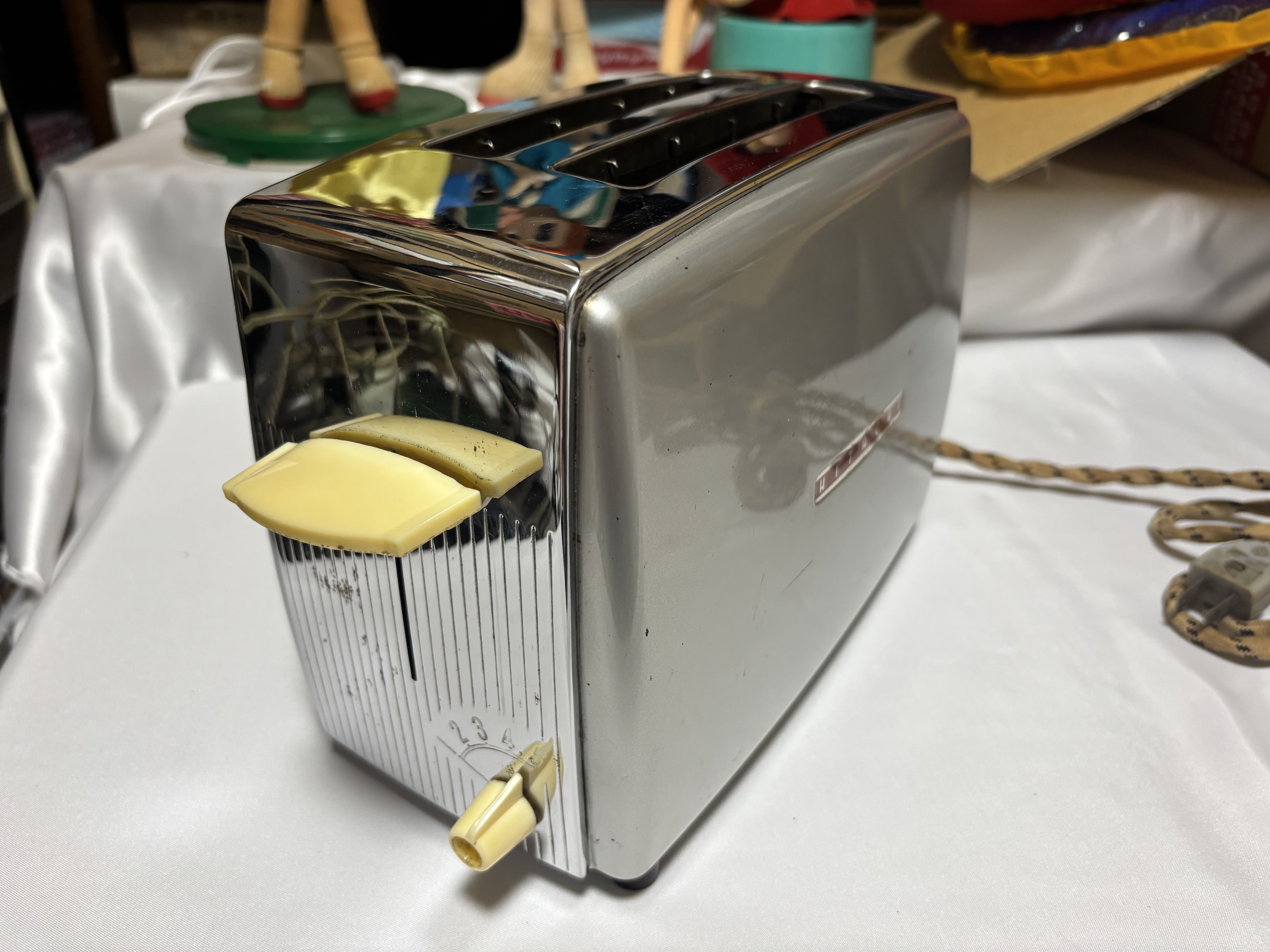 日立の古いトースターを仕上げました。
