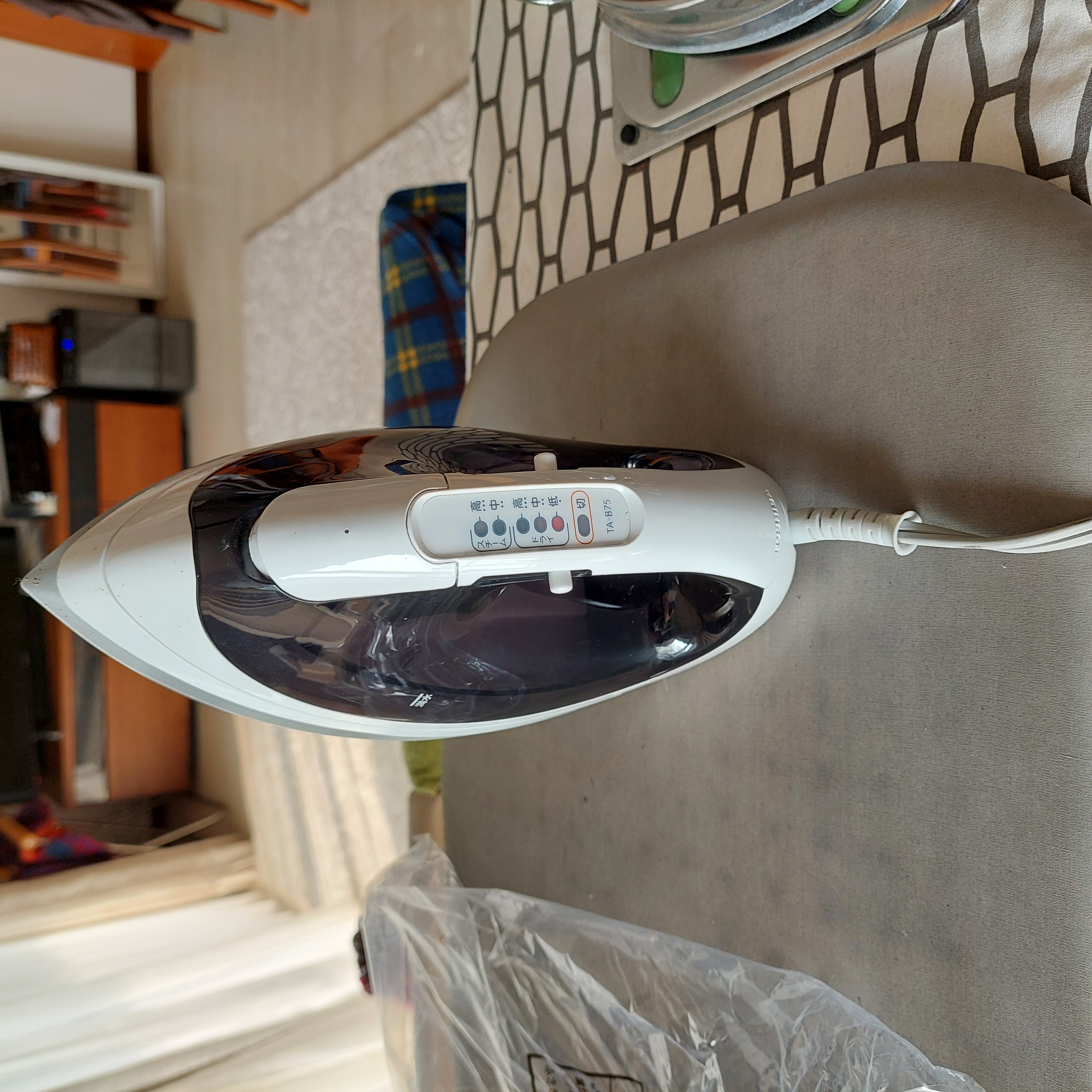 新しいアイロン