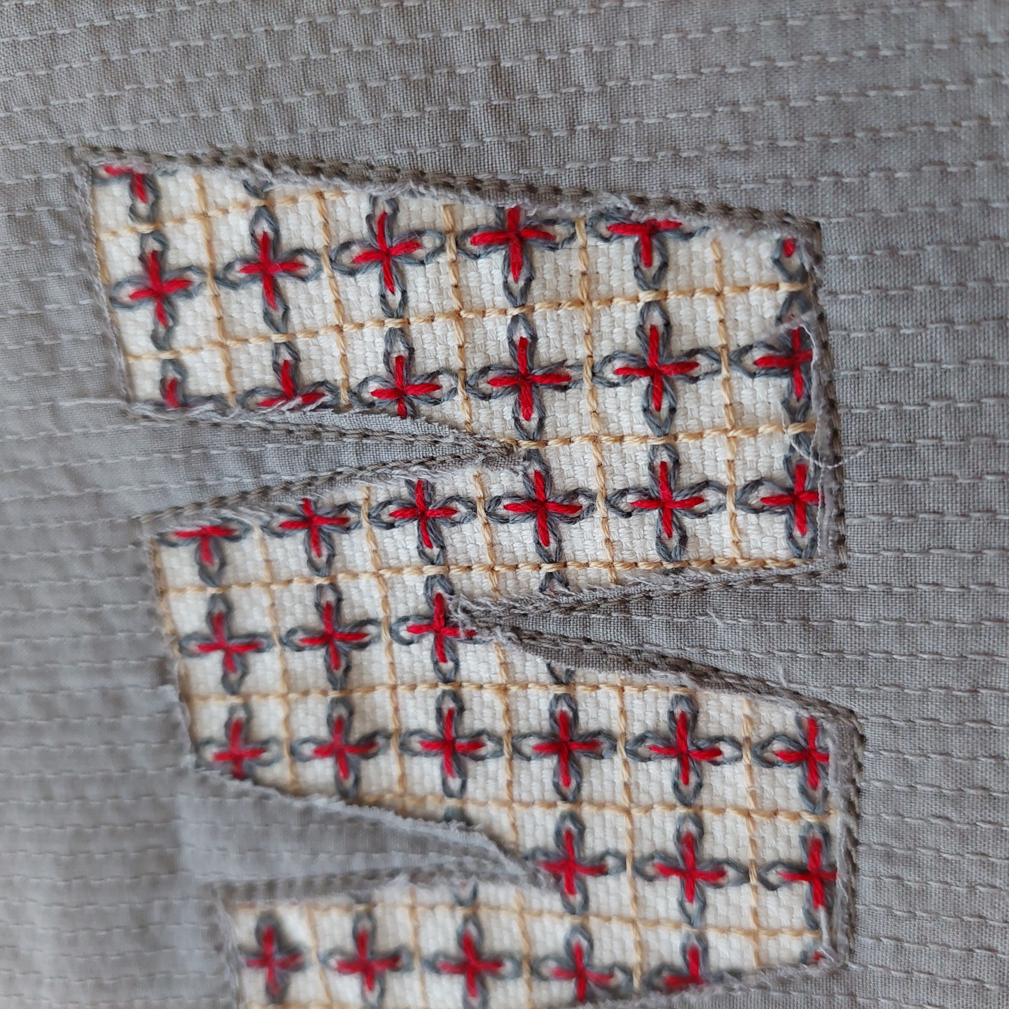 アルファベット刺繍ポーチ