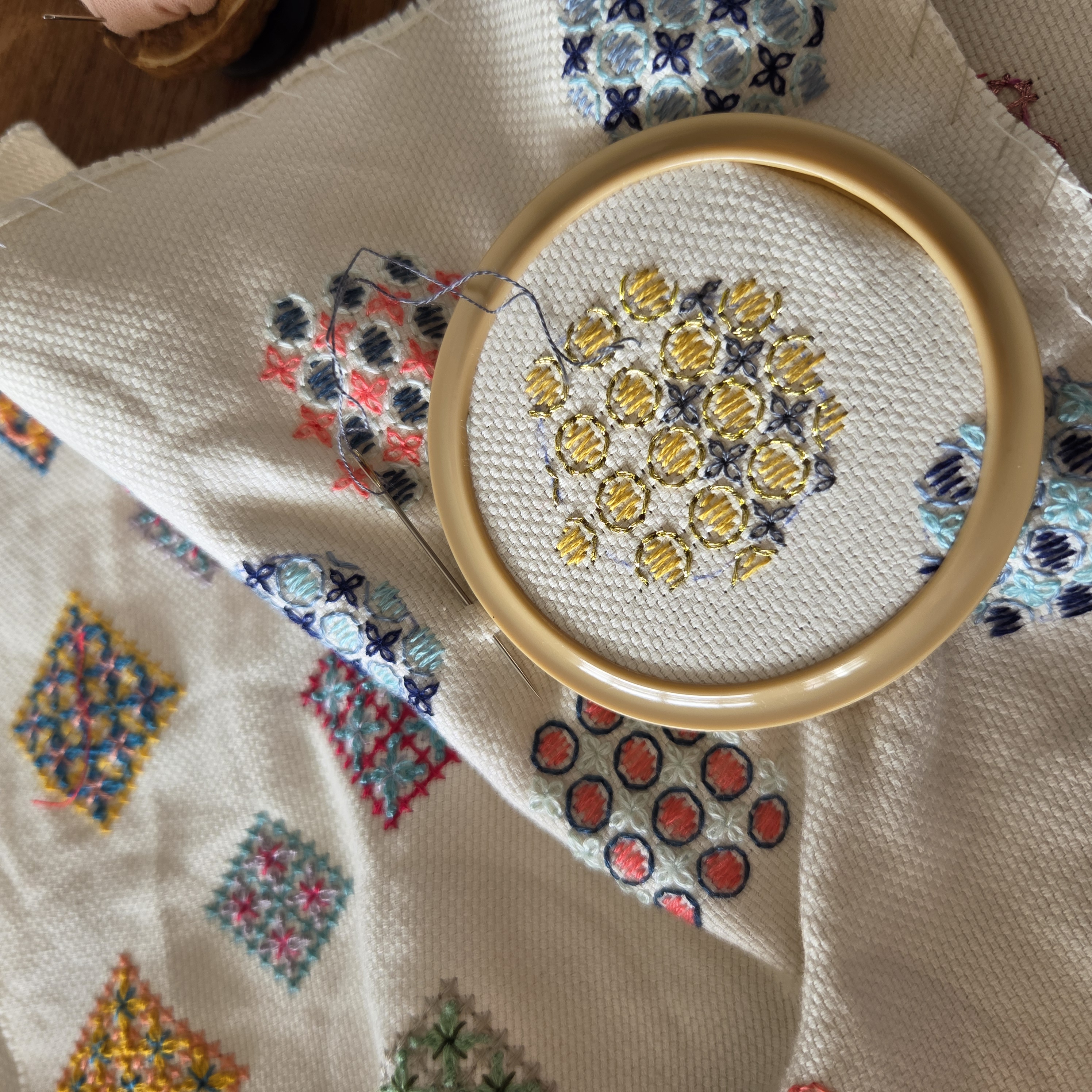 エプロンから刺繍