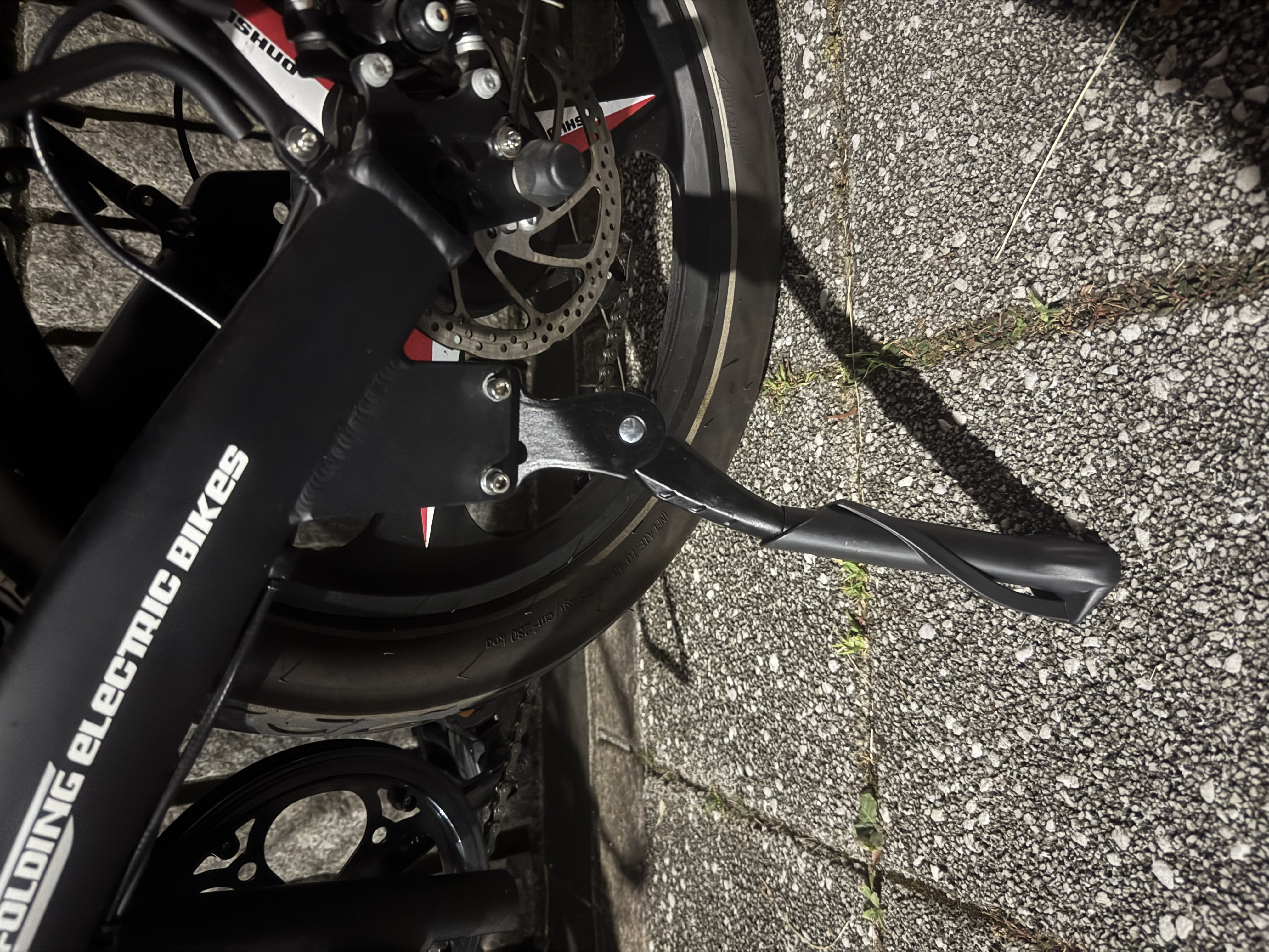 【出張修理事例】　神奈川県川崎市　電動自転車のスタンド取り付けを行いました