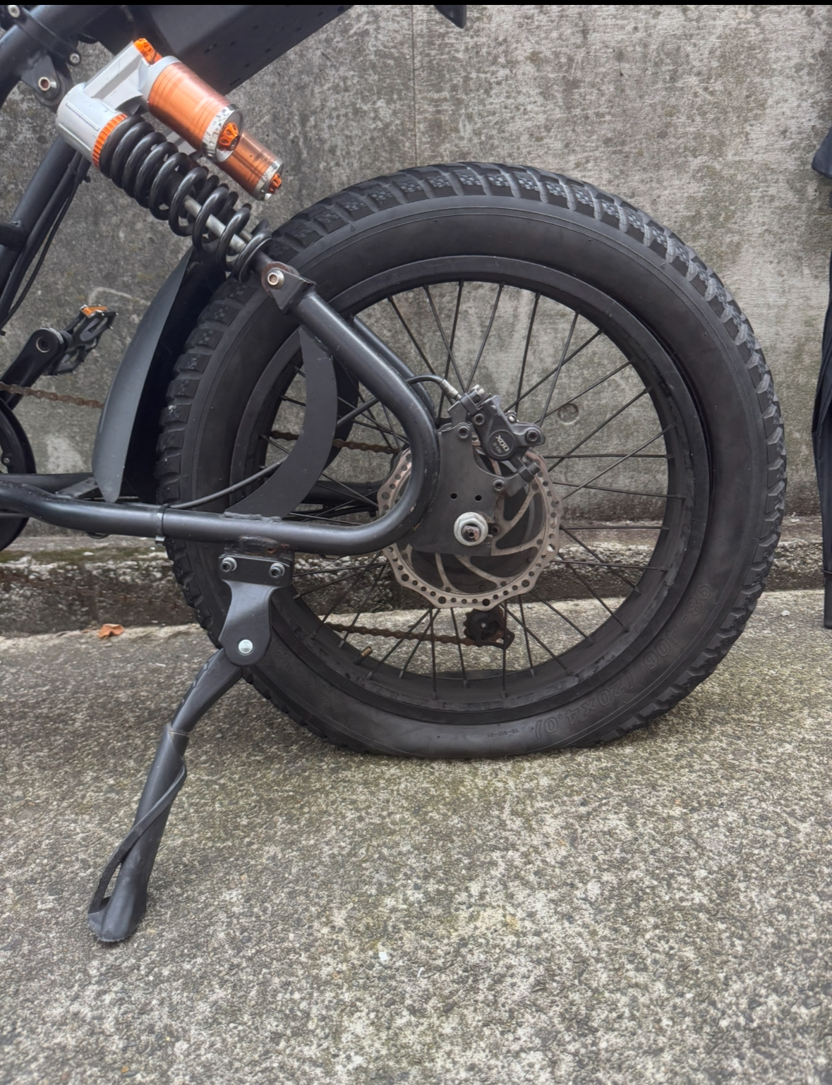 【出修理事例】東京都世田谷区にて電動自転車のタイヤ交換、パンク修理を行いました