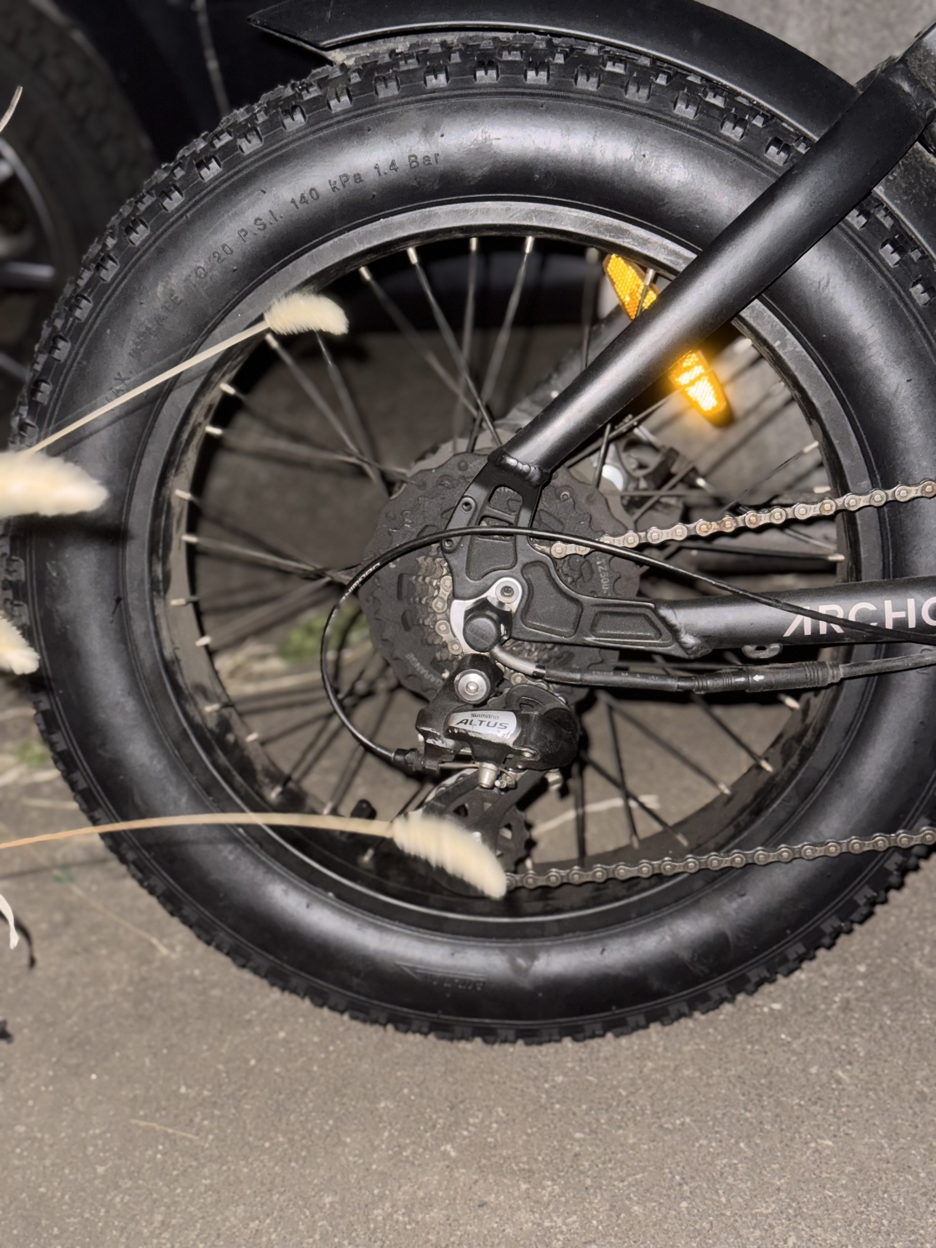 【出張修理事例】ARCHON アルコン TR1のパンク修理、タイヤ交換を行いしました